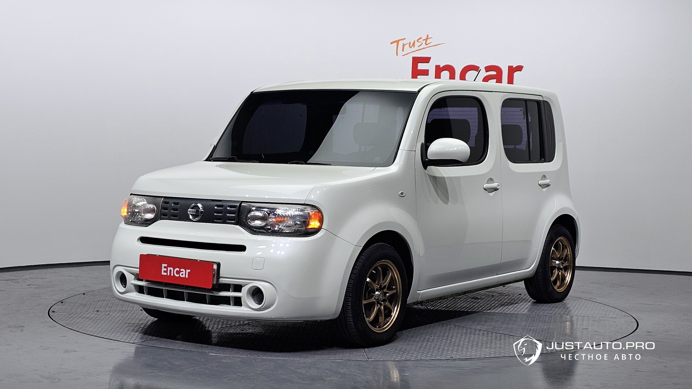 Автомобиль Nissan Cube