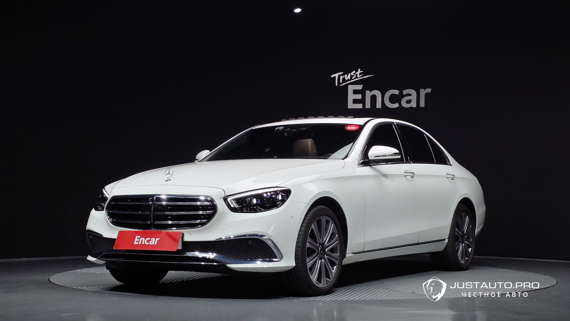 Автомобиль Mercedes-Benz E-Class