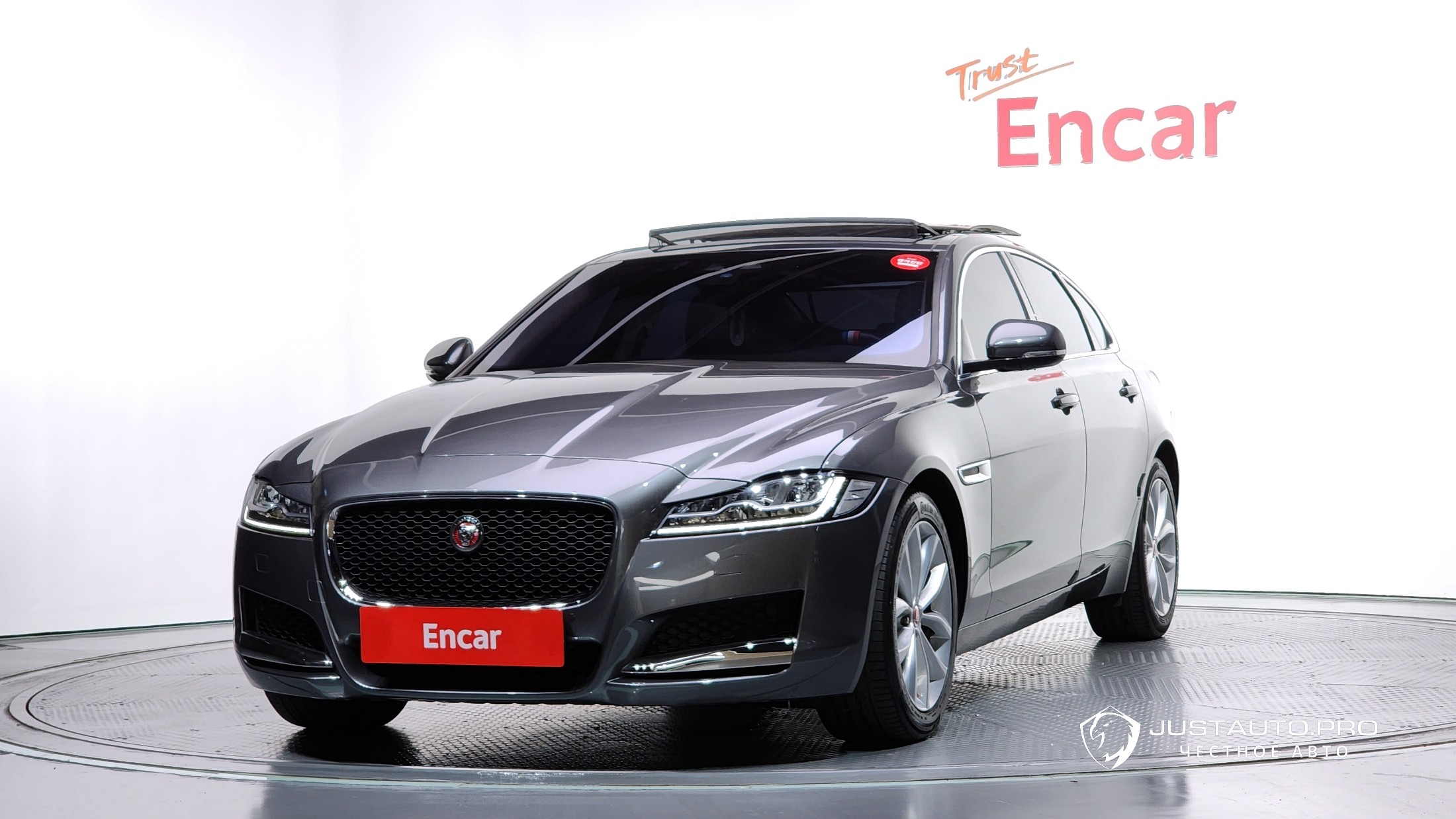 Автомобиль Jaguar XF