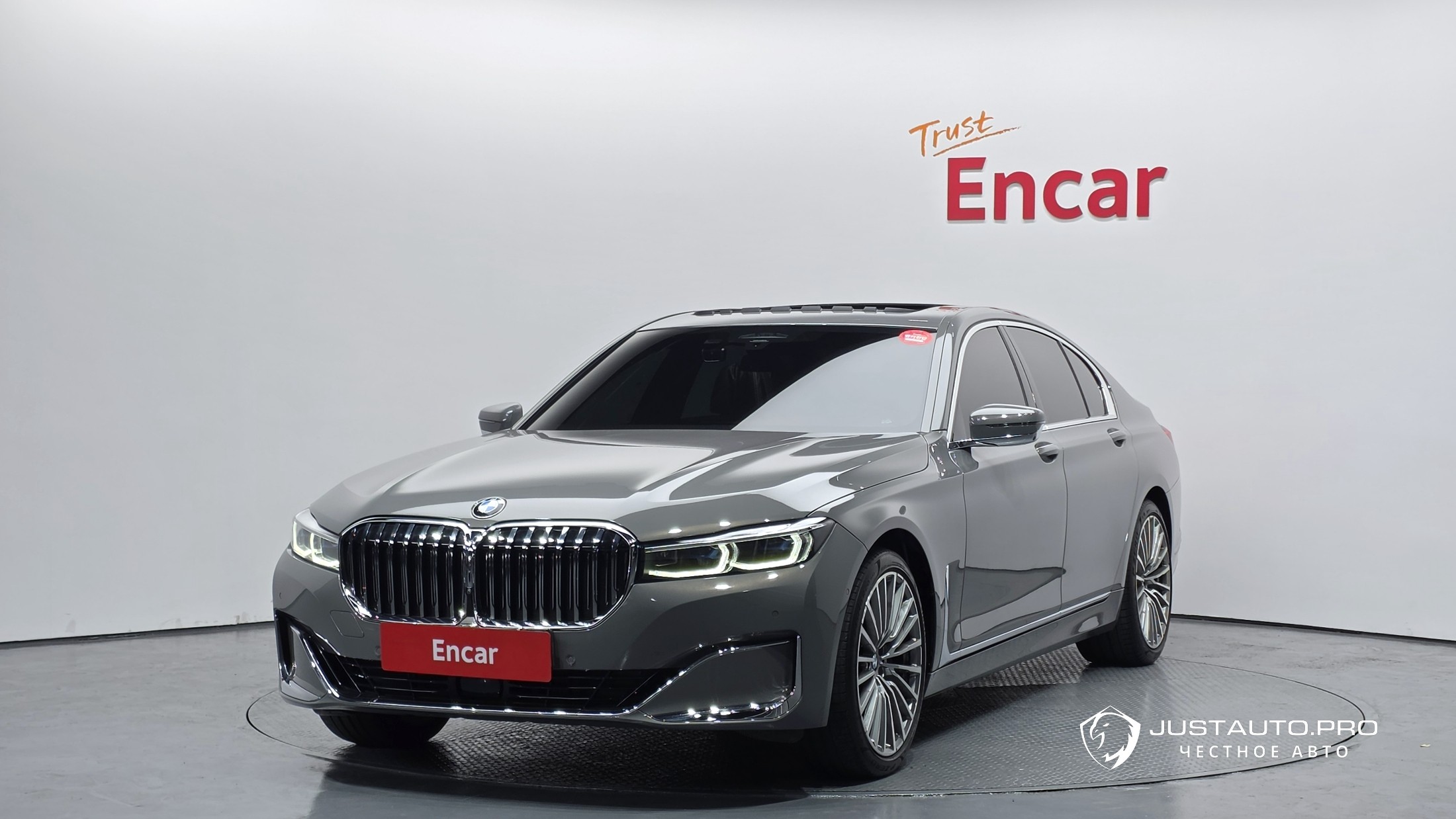 Автомобиль BMW 7-Series