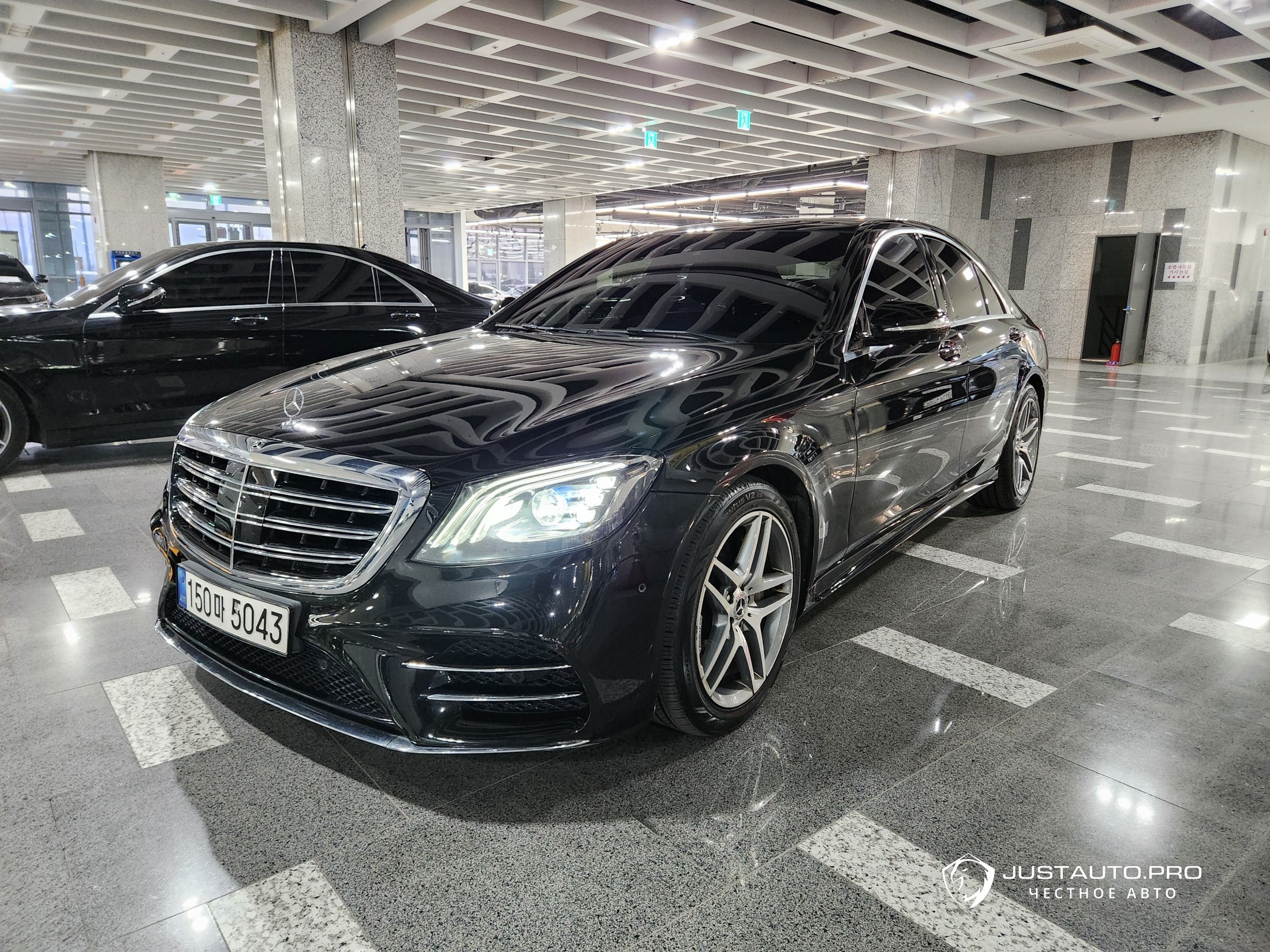 Автомобиль Mercedes-Benz S-Class