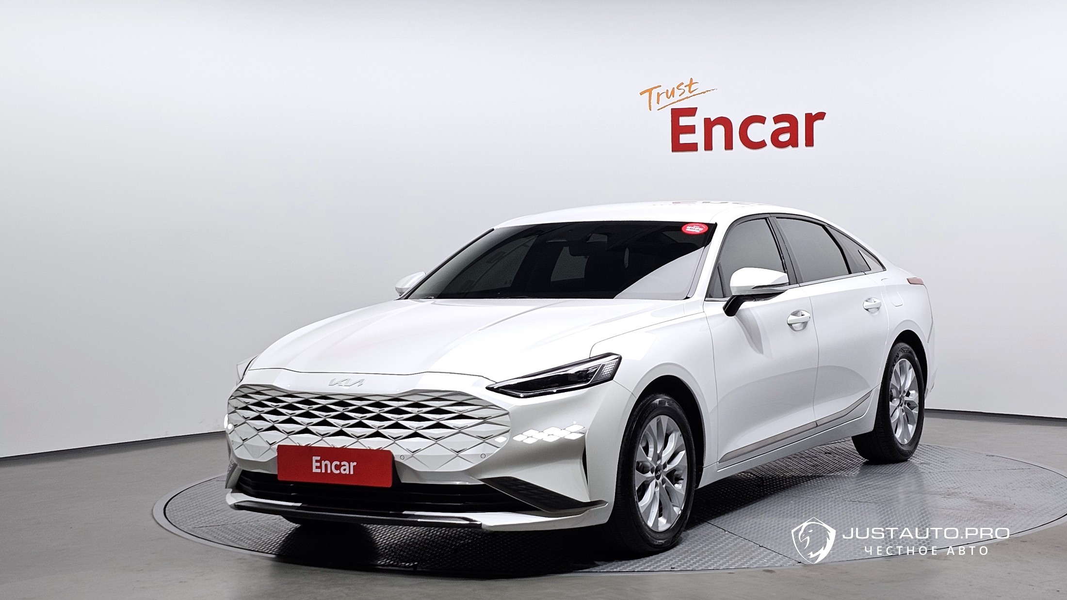 Автомобиль Kia K8