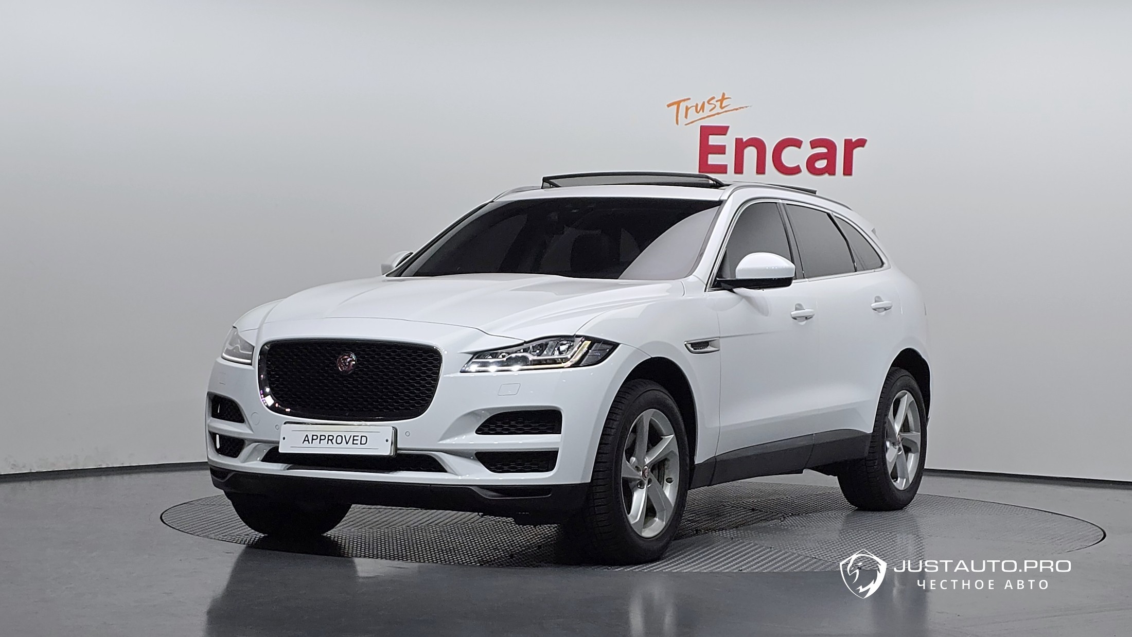 Автомобиль Jaguar F-PACE