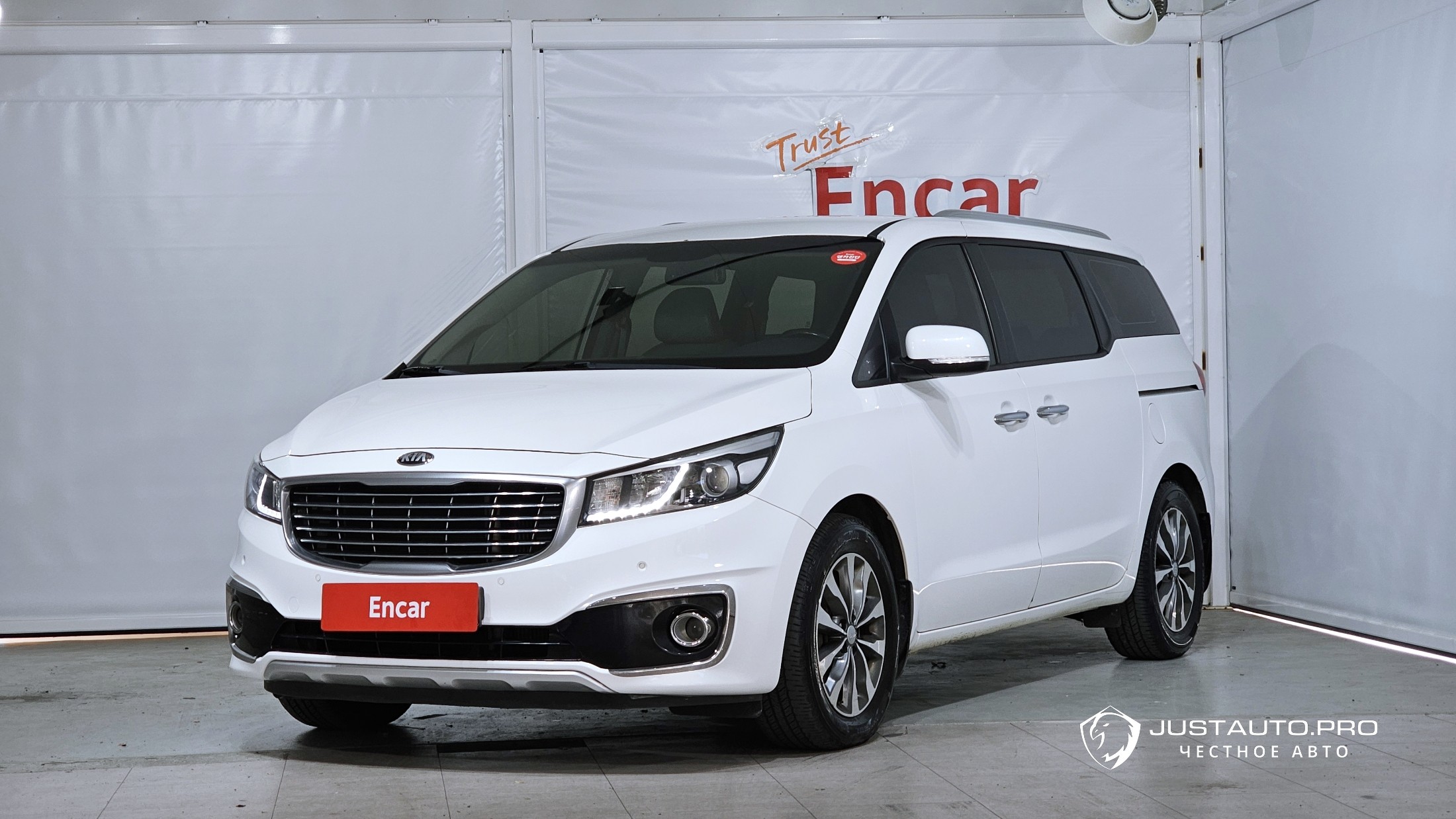 Автомобиль Kia Canival