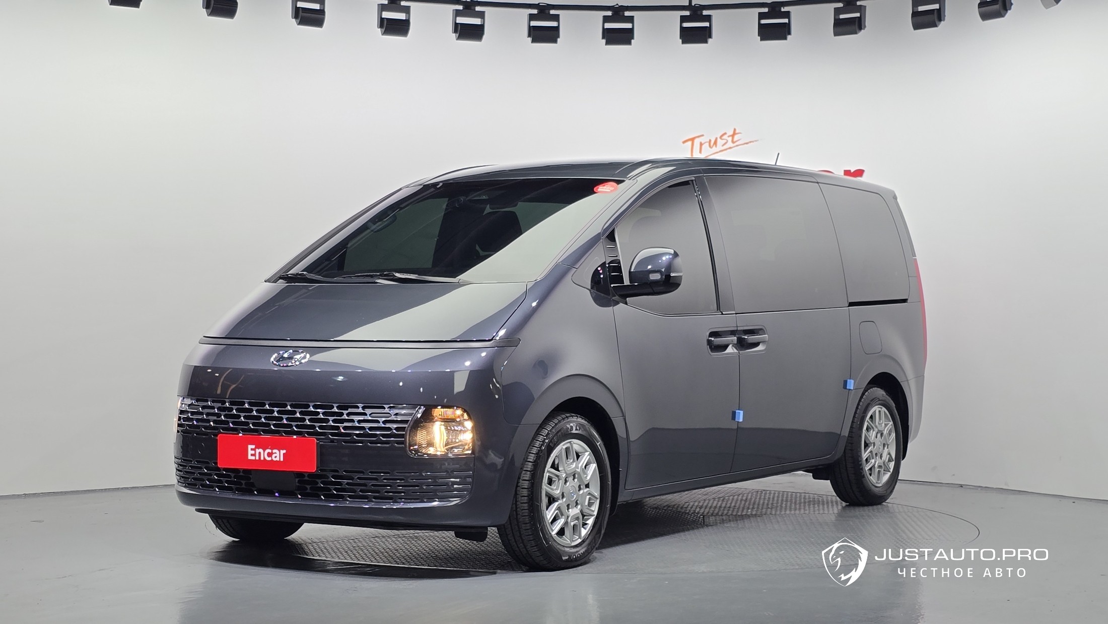 Автомобиль Hyundai Staria