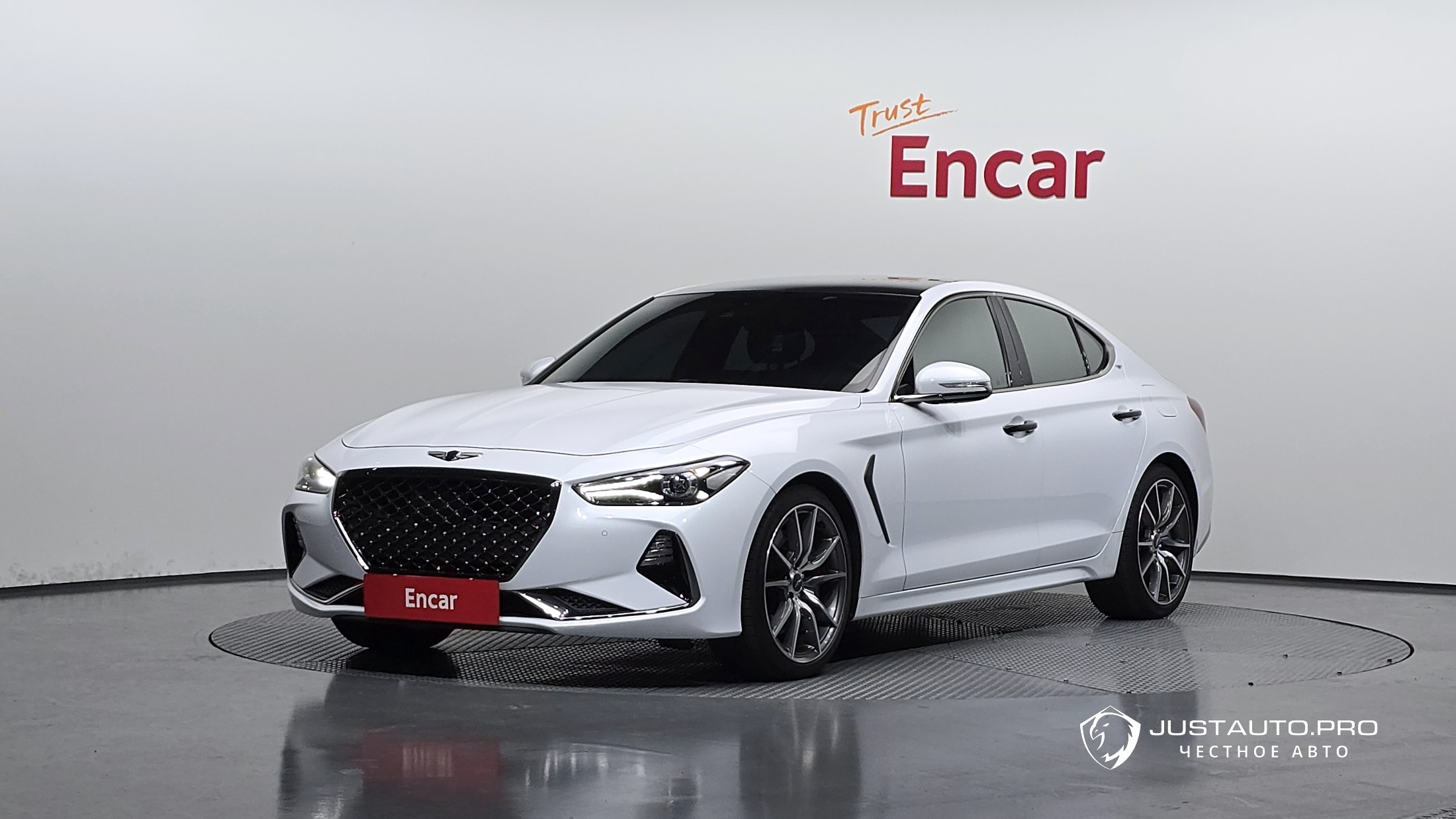 Автомобиль Genesis G70