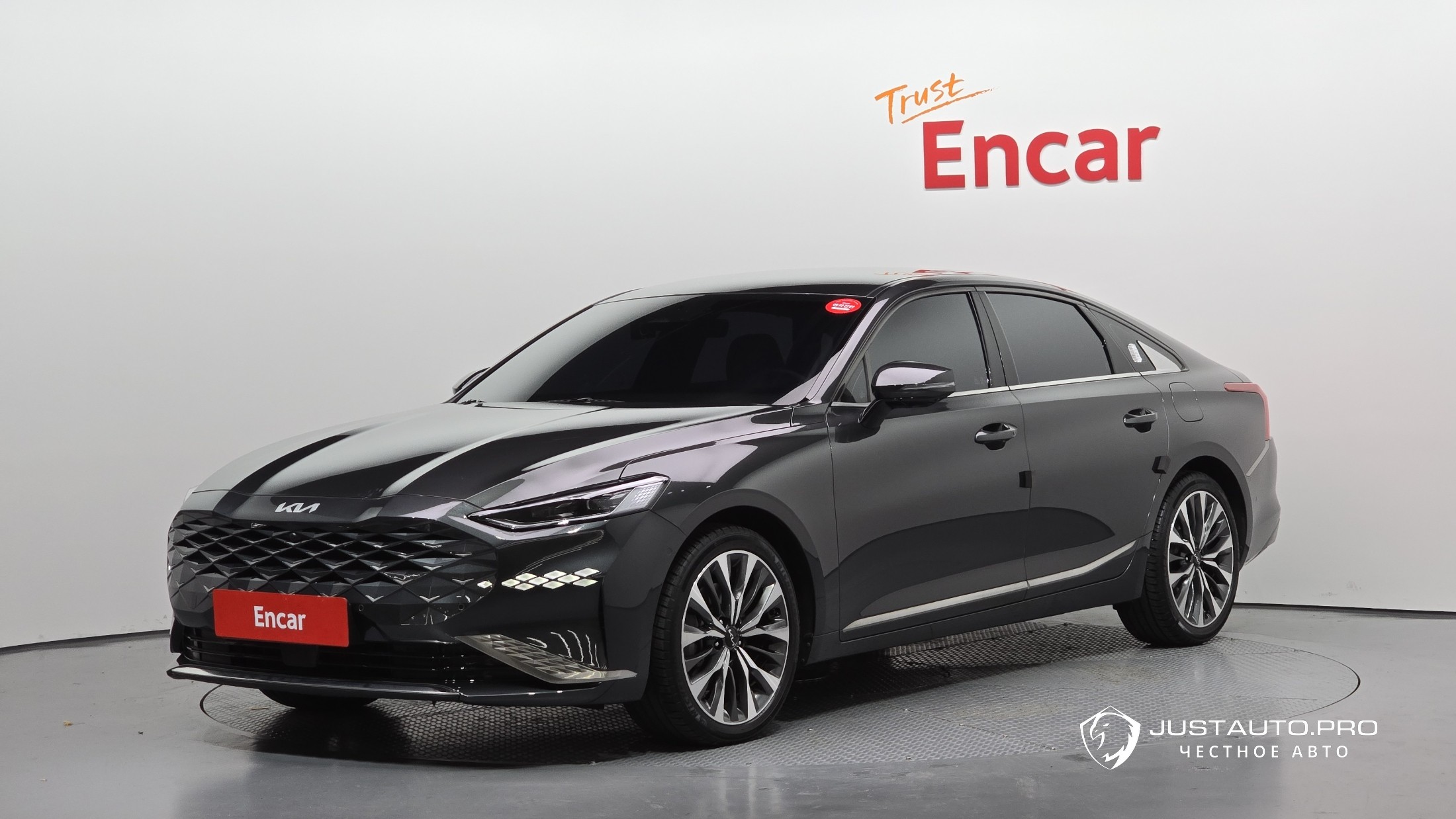 Автомобиль Kia K8