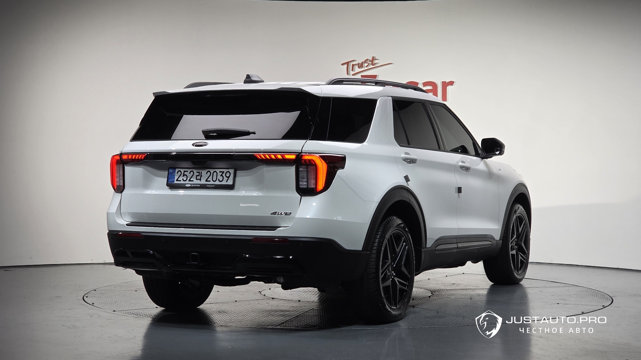 Автомобиль Ford Explorer