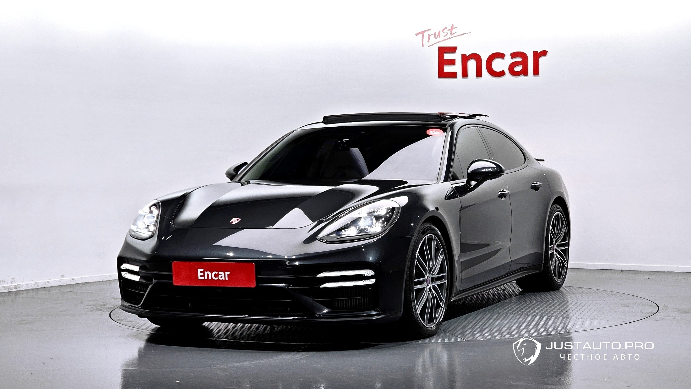 Автомобиль Porsche Panamera