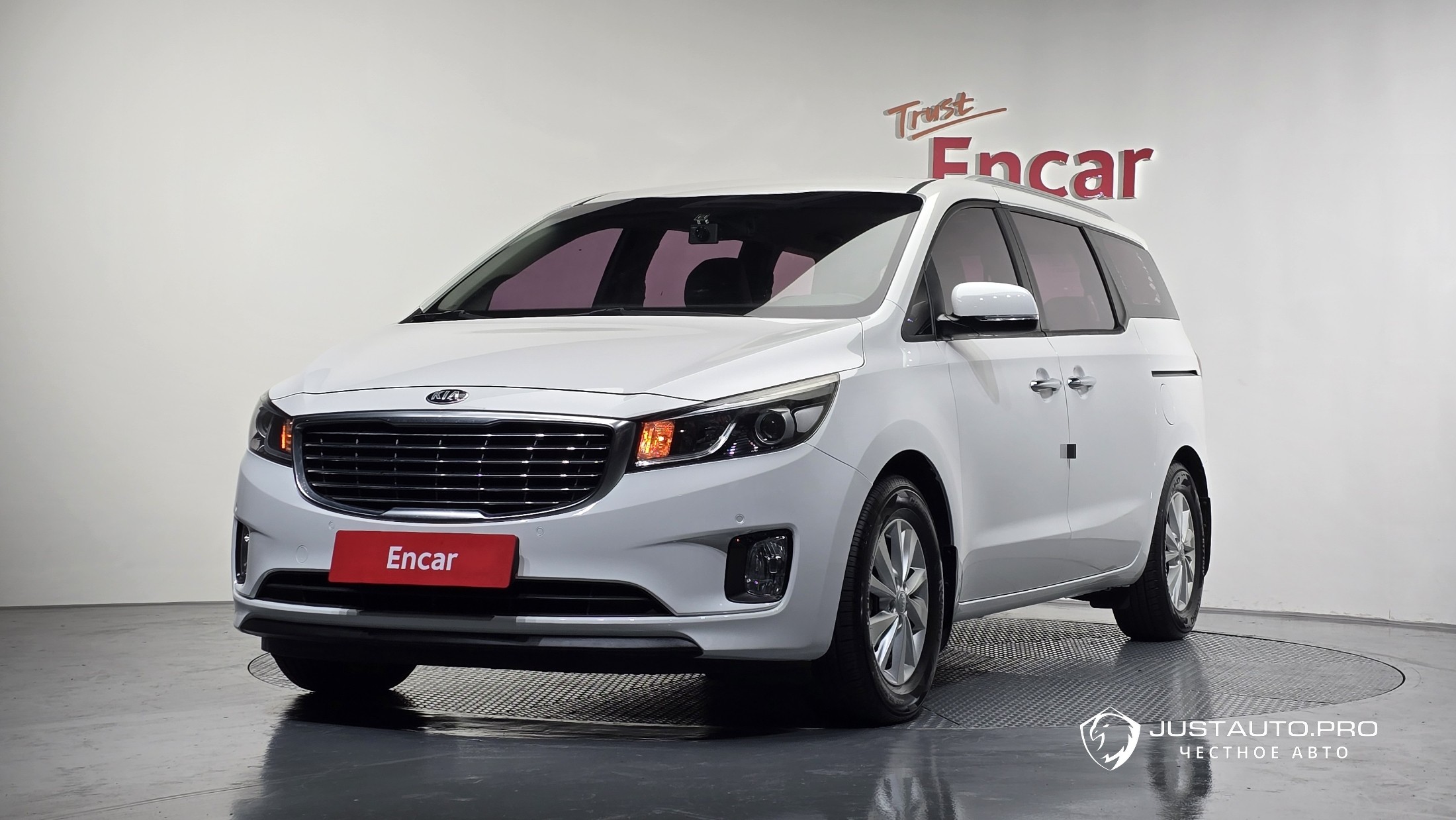 Автомобиль Kia Canival