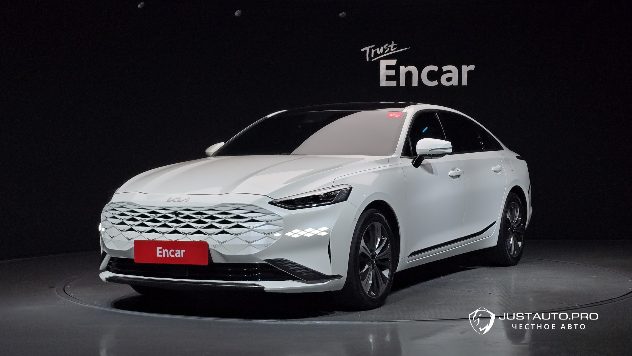 Автомобиль Kia K8