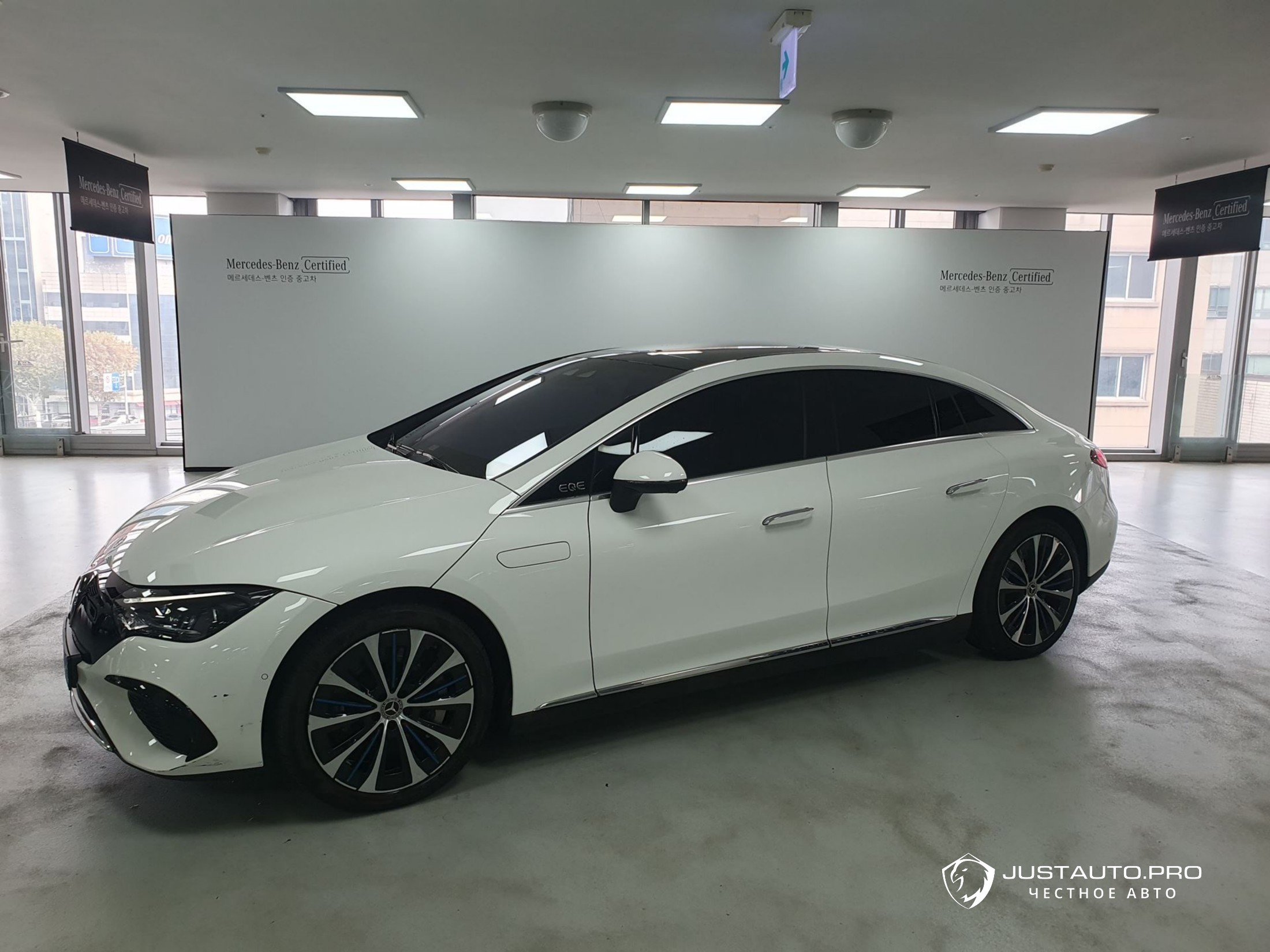 Автомобиль Mercedes-Benz EQE