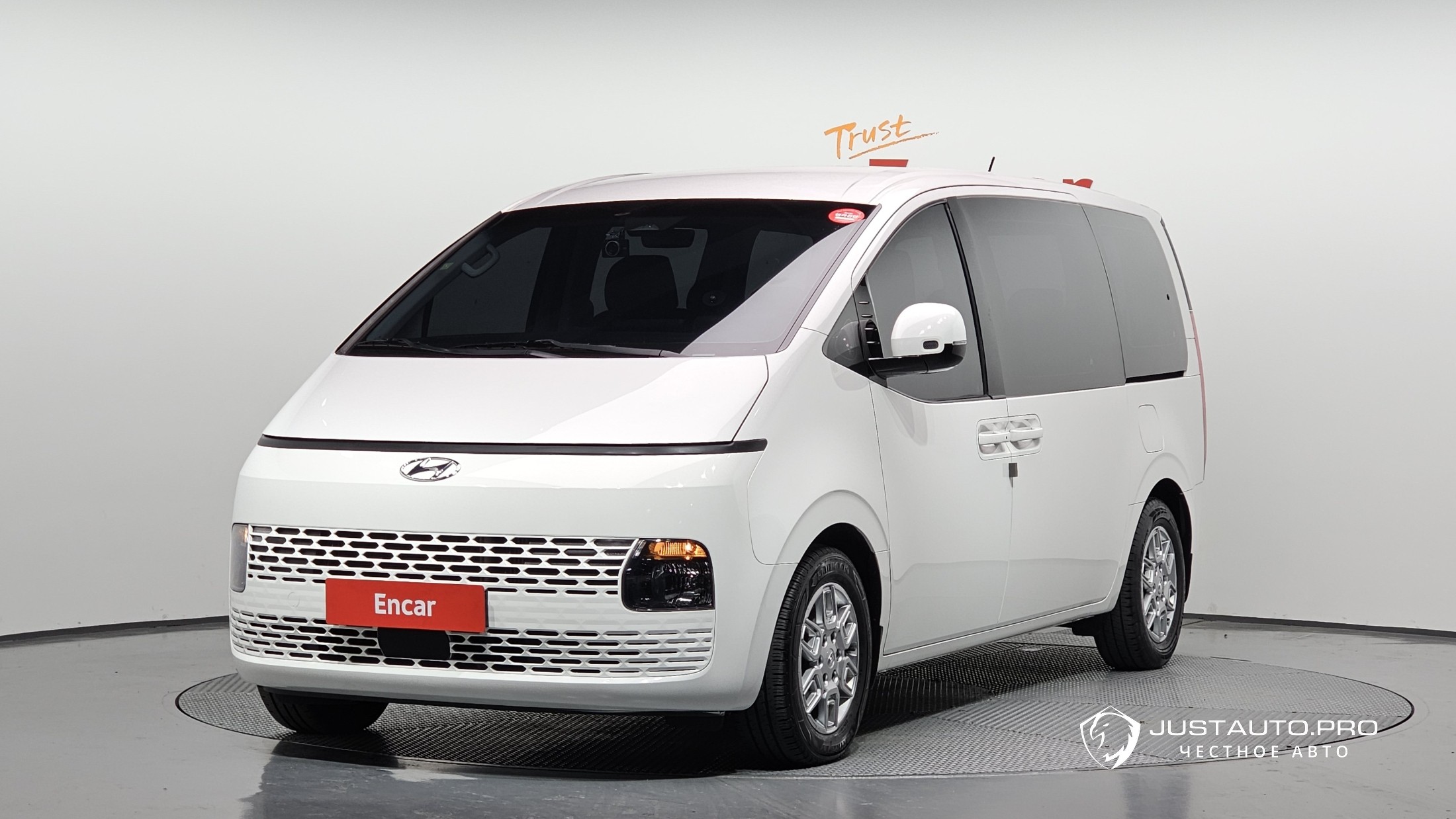 Автомобиль Hyundai Staria