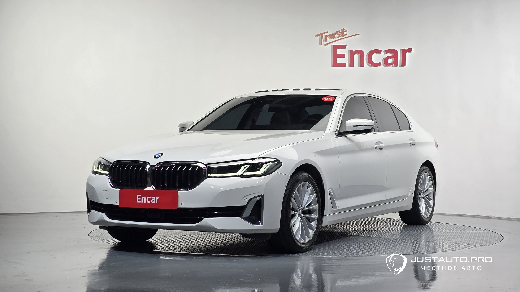 Автомобиль BMW 5-Series