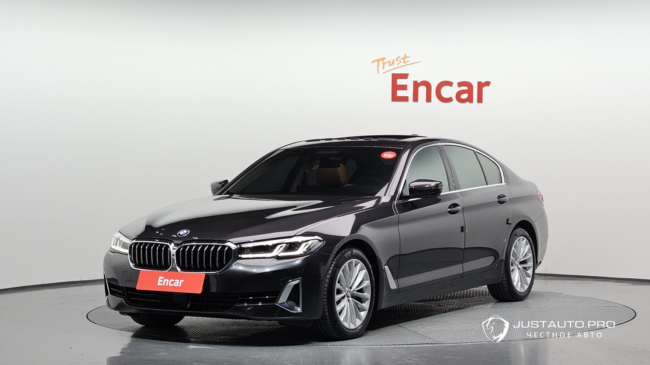 Автомобиль BMW 5-Series