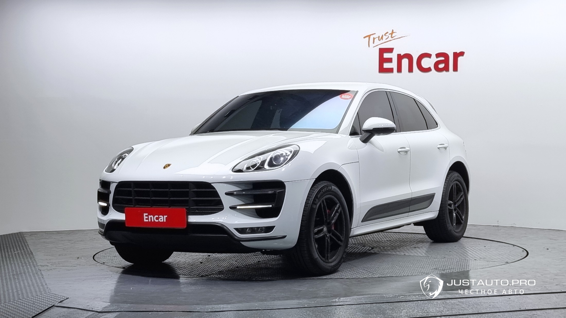 Автомобиль Porsche Macan