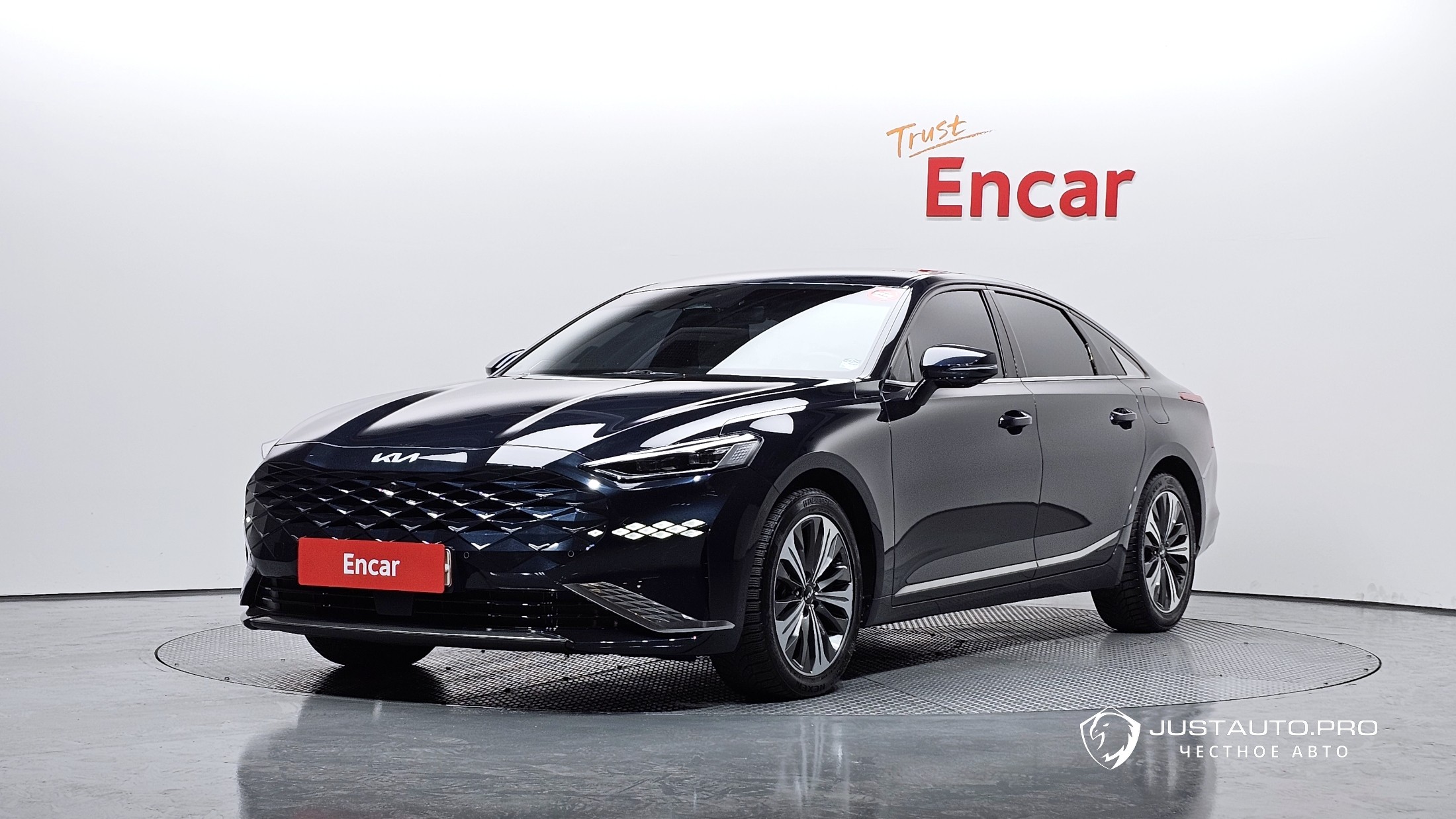 Автомобиль Kia K8