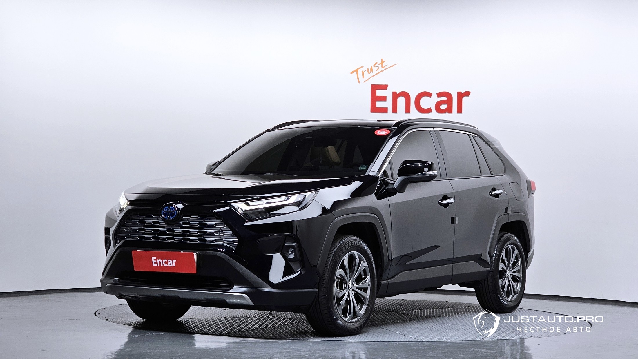 Автомобиль Toyota RAV4