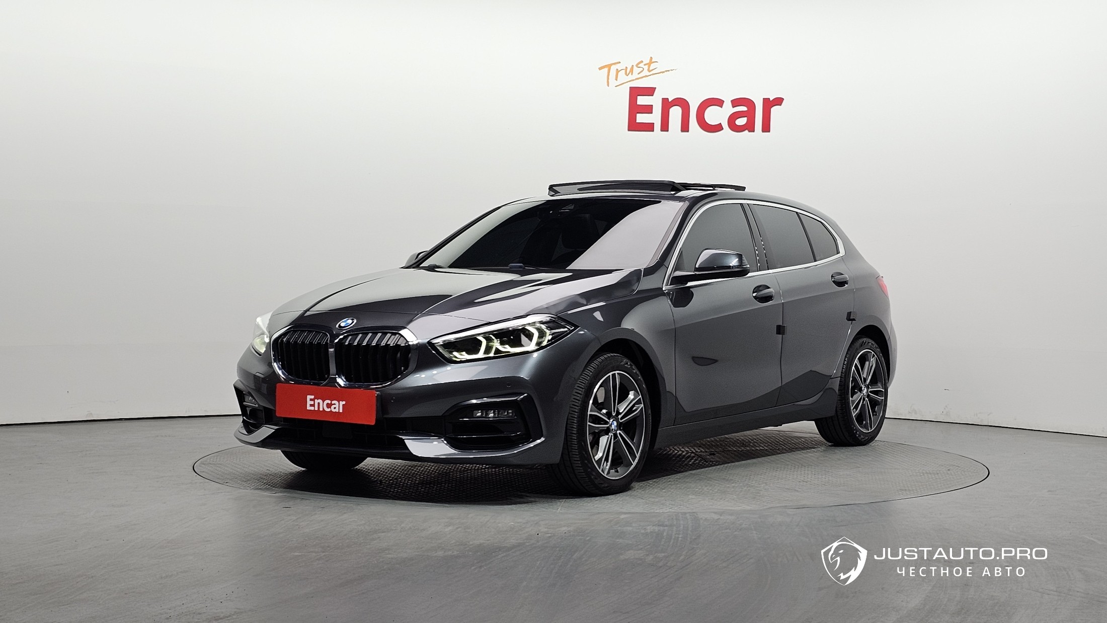 Автомобиль BMW 1-Series