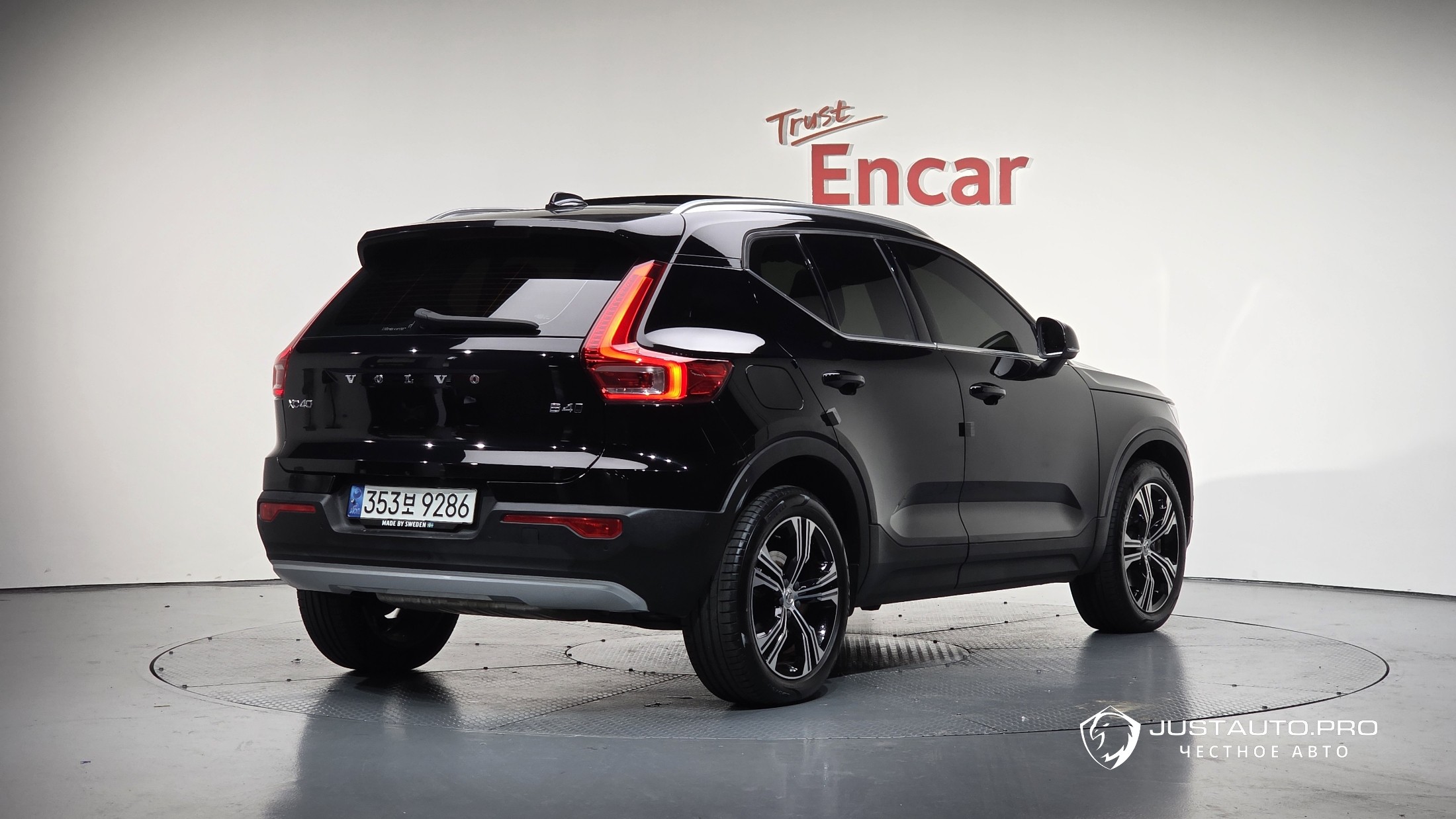 Автомобиль Volvo XC40