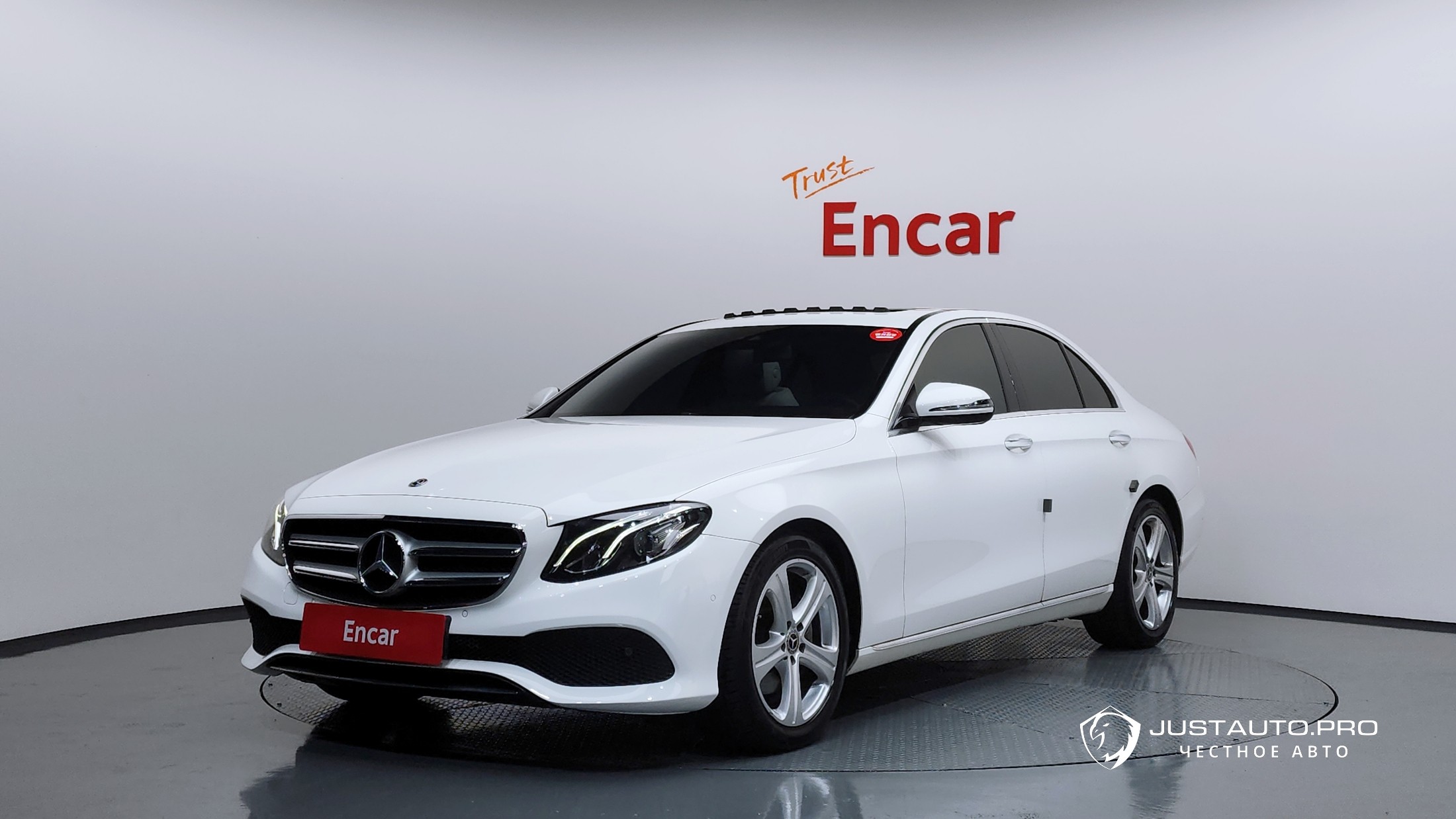 Автомобиль Mercedes-Benz E-Class