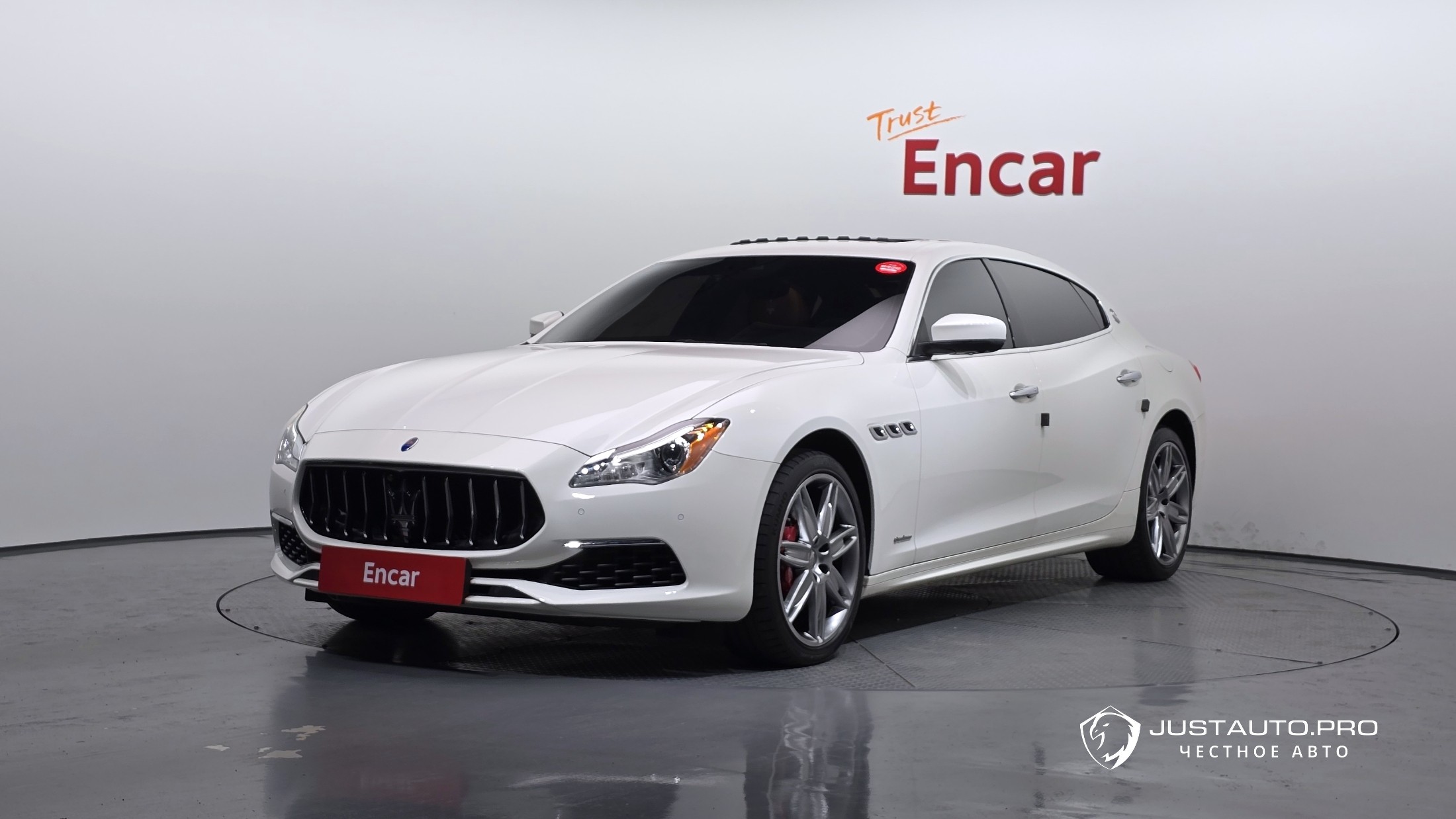 Автомобиль Maserati Quattroporte