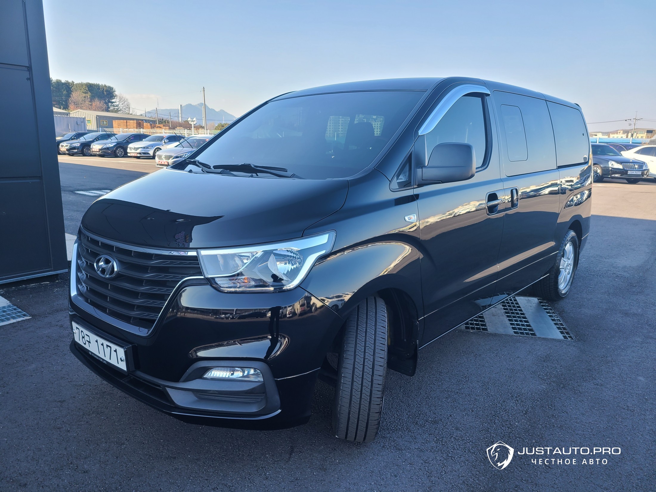 Автомобиль Hyundai Starex