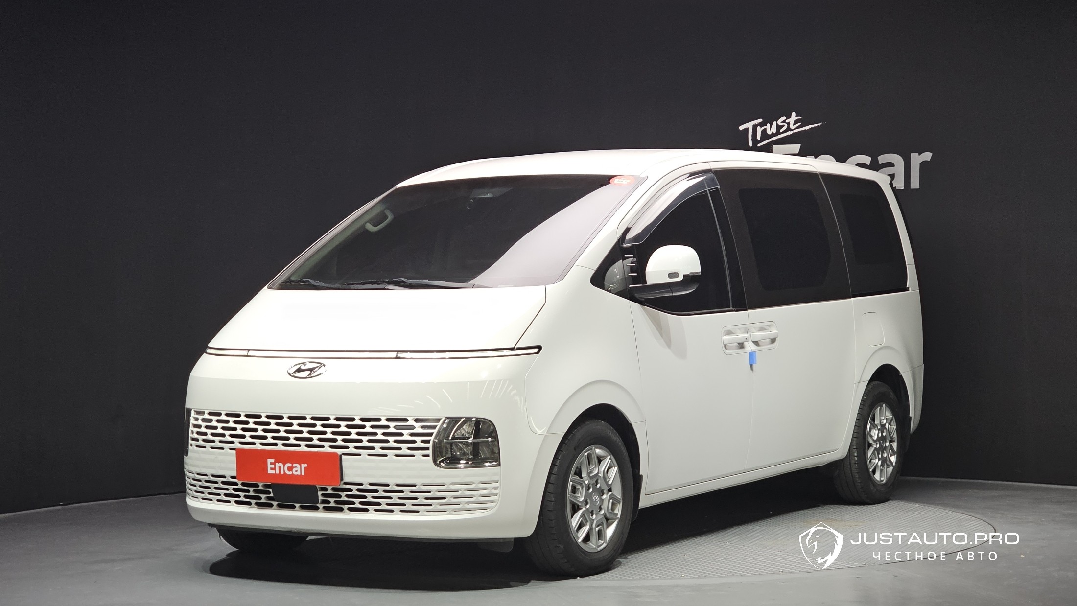 Автомобиль Hyundai Staria