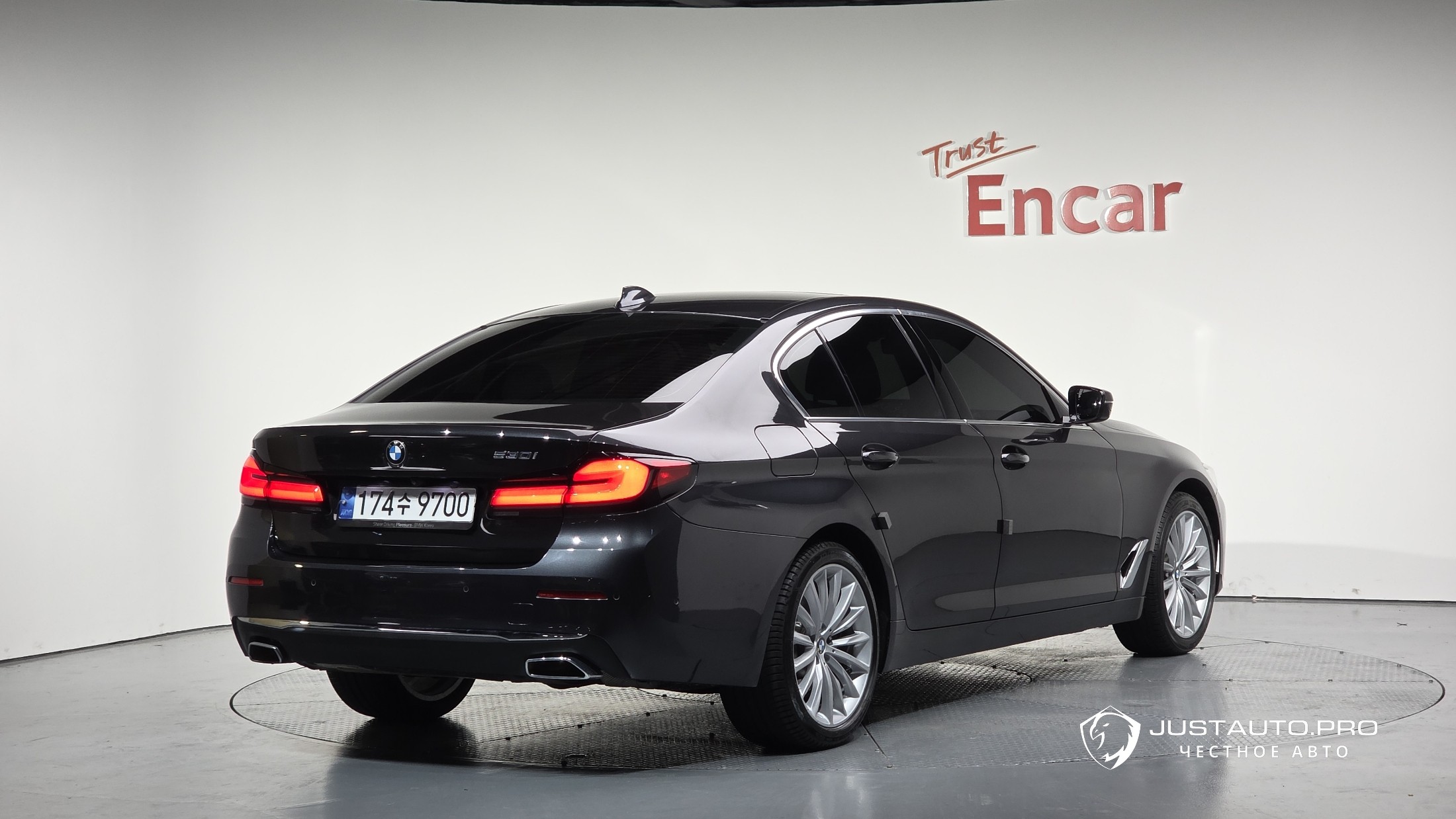 Автомобиль BMW 5-Series