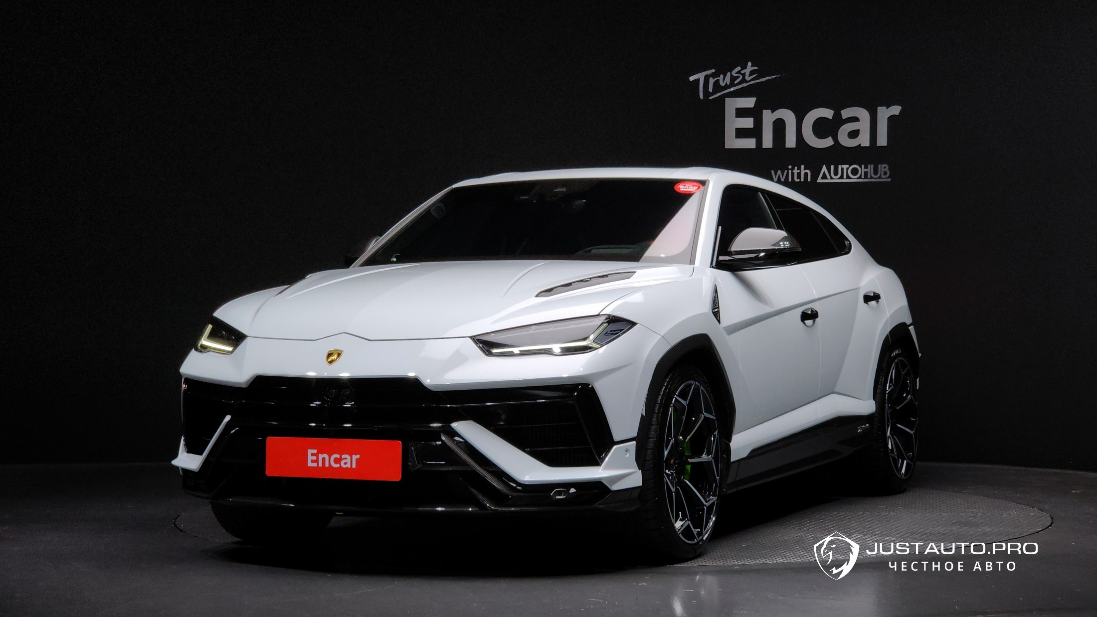 Автомобиль Lamborghini Urus