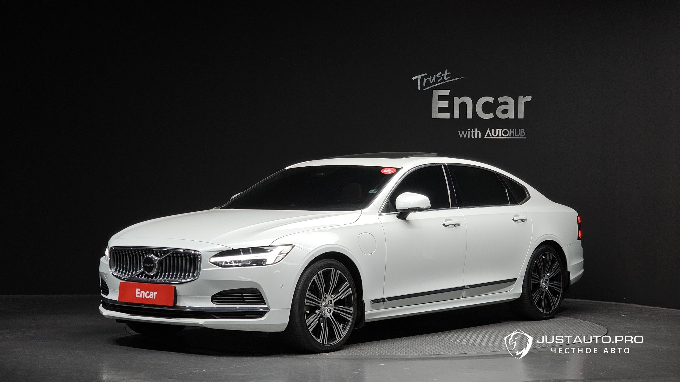 Автомобиль Volvo S90