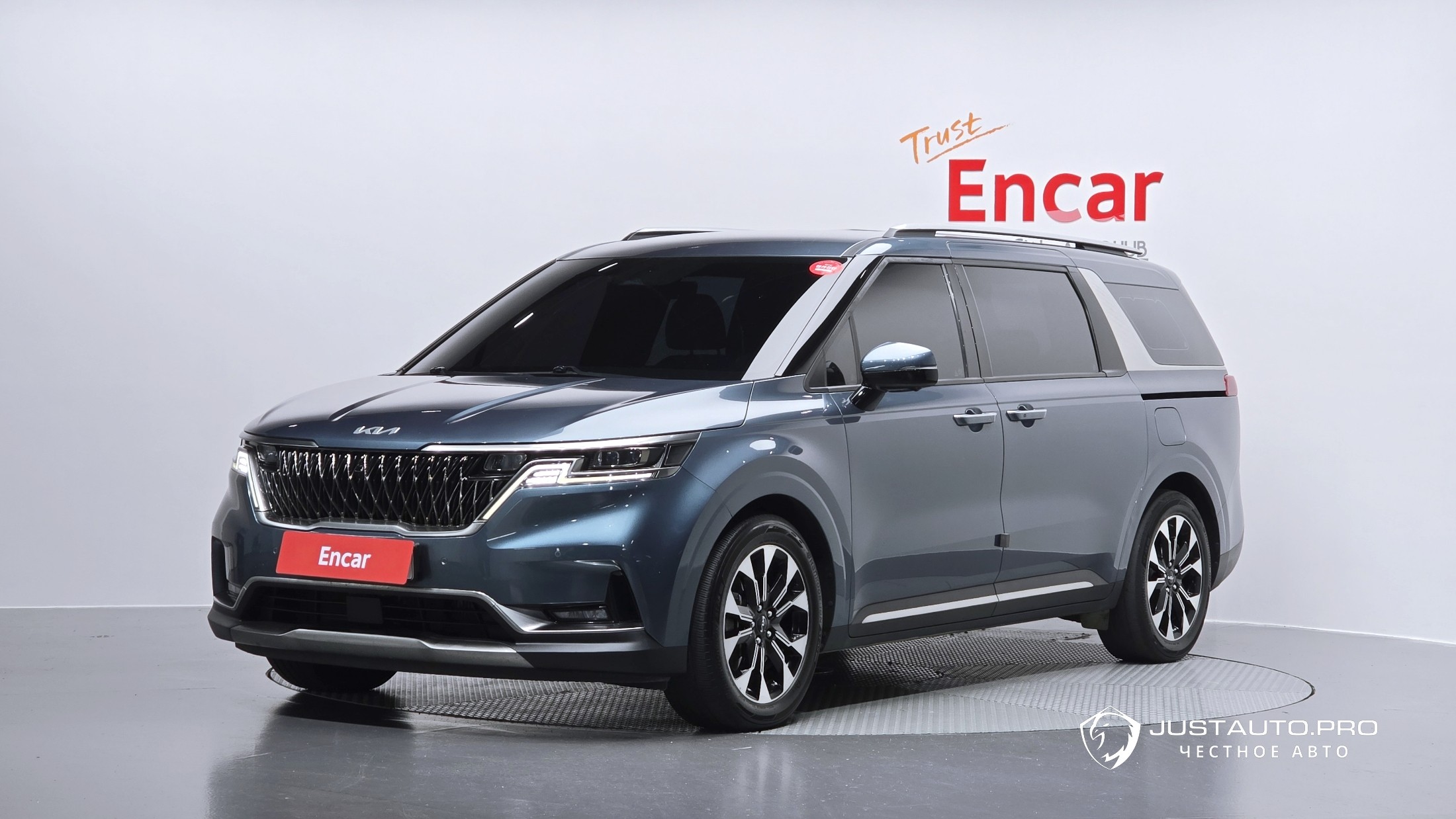 Автомобиль Kia Canival