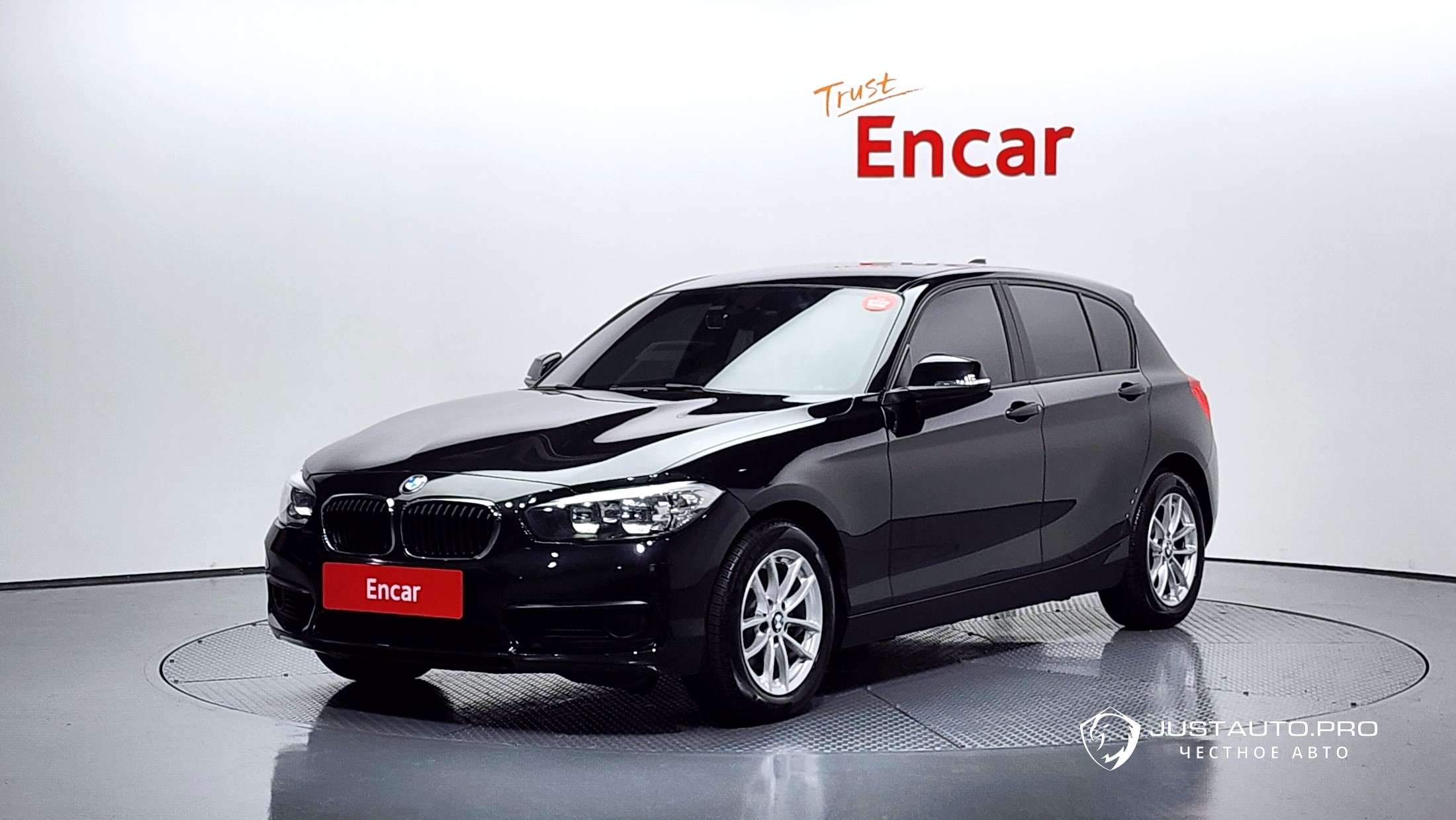 Автомобиль BMW 1-Series