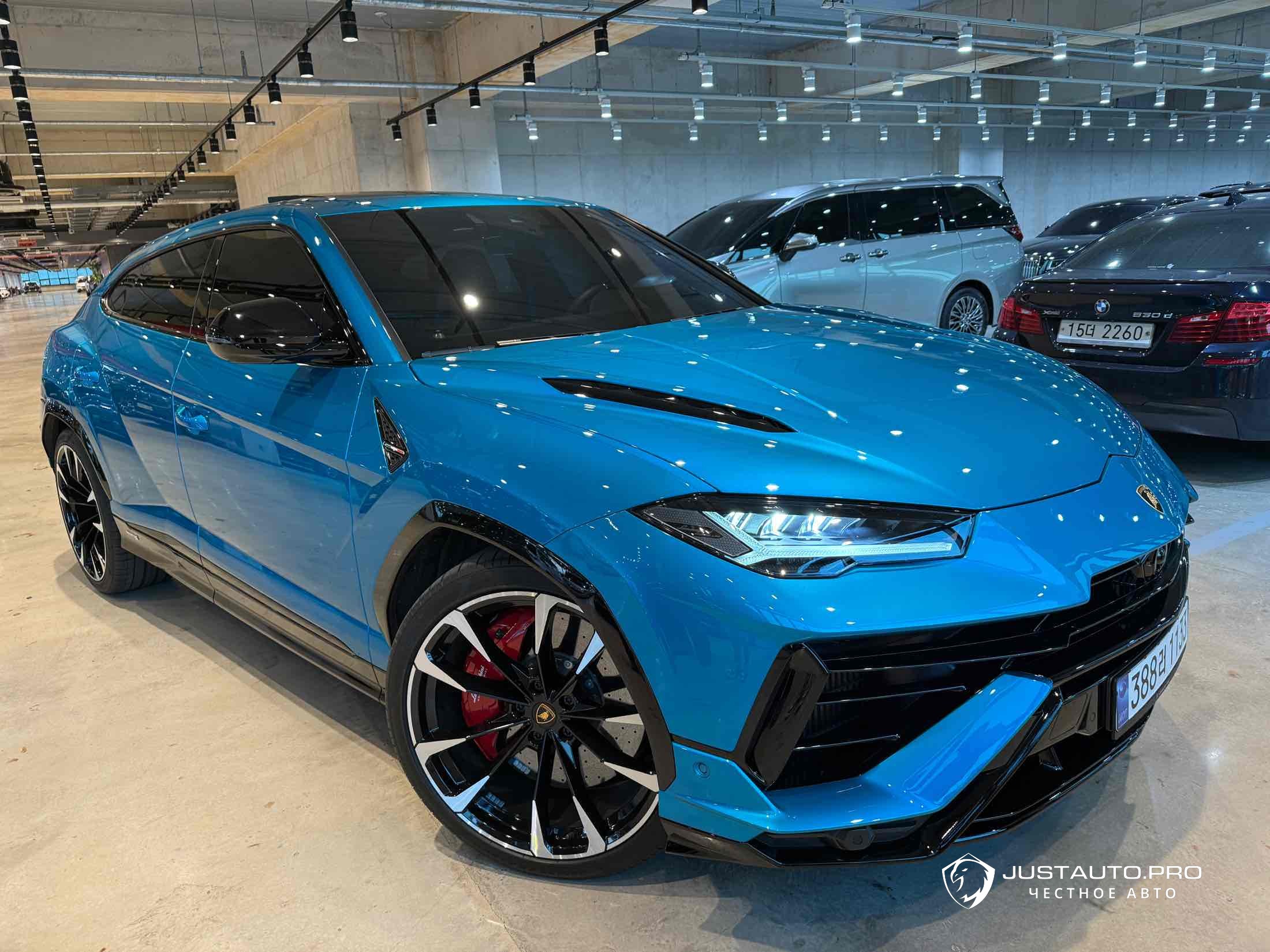 Автомобиль Lamborghini Urus