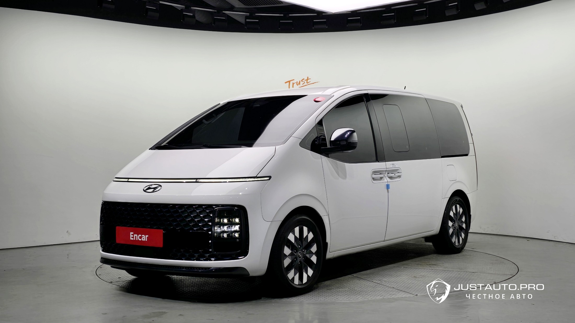 Автомобиль Hyundai Staria