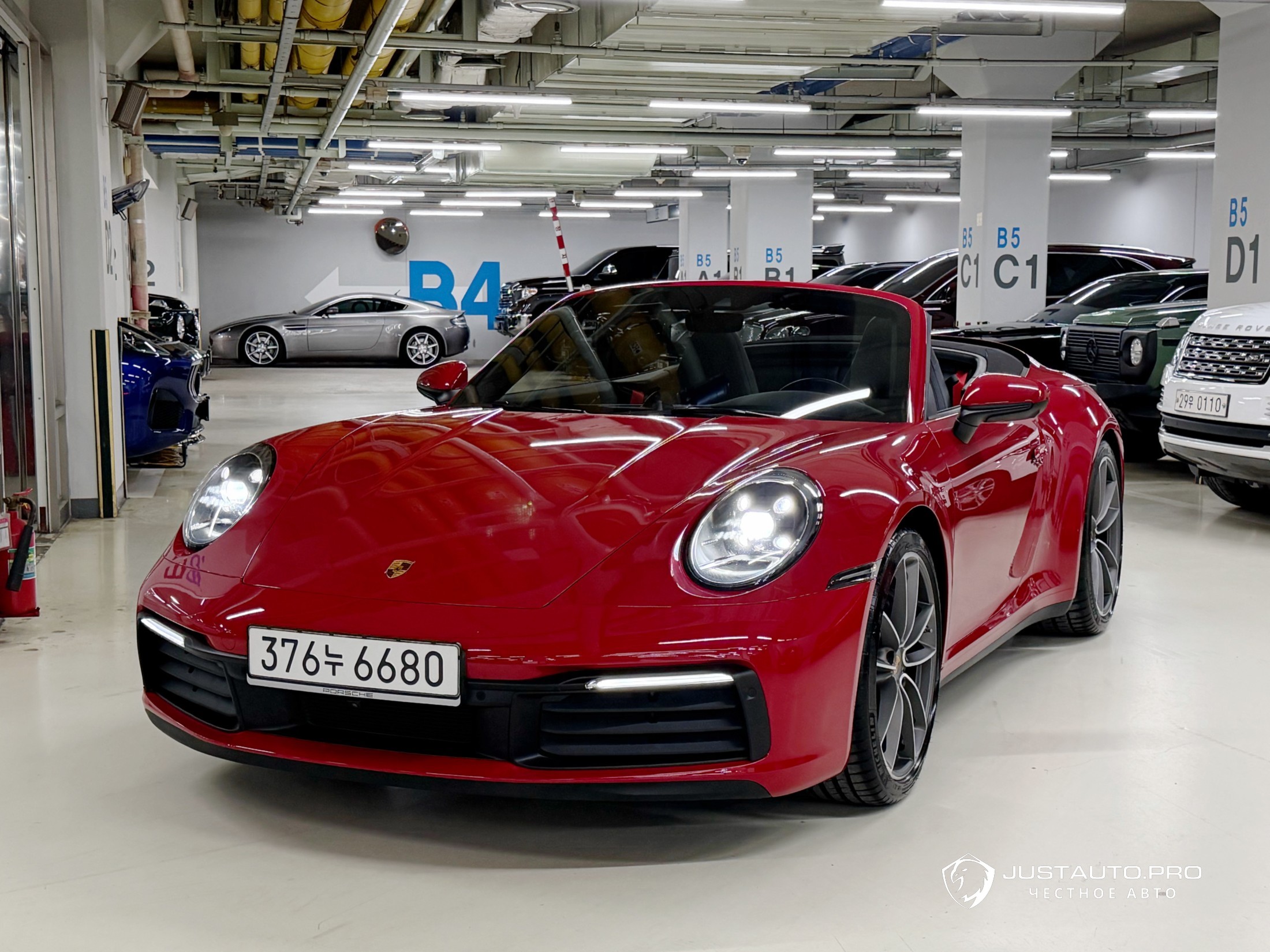 Автомобиль Porsche 911