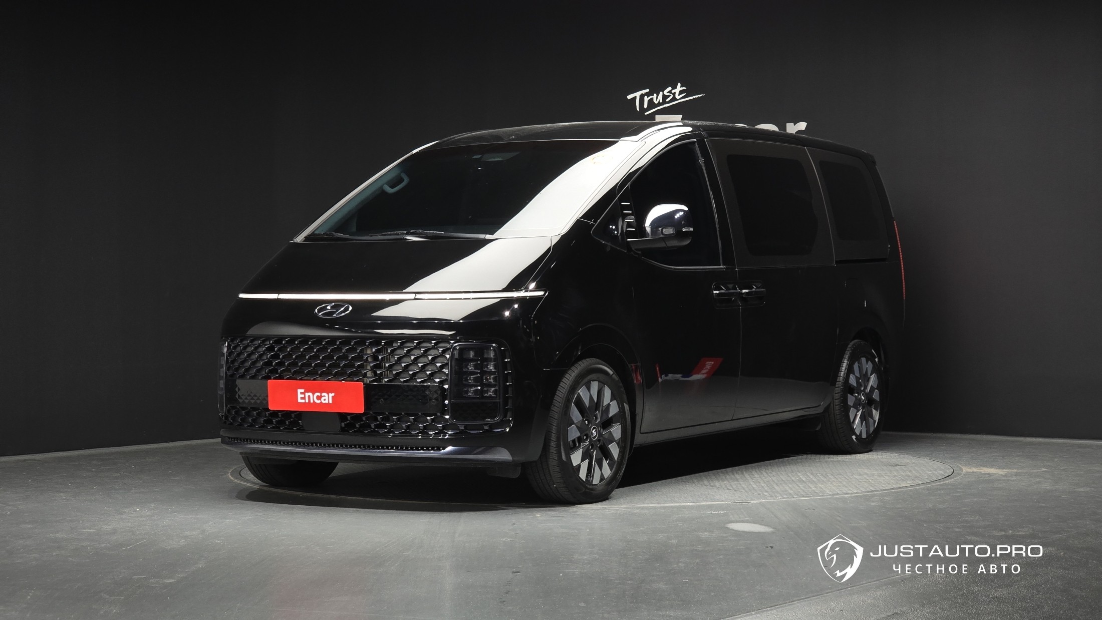 Автомобиль Hyundai Staria