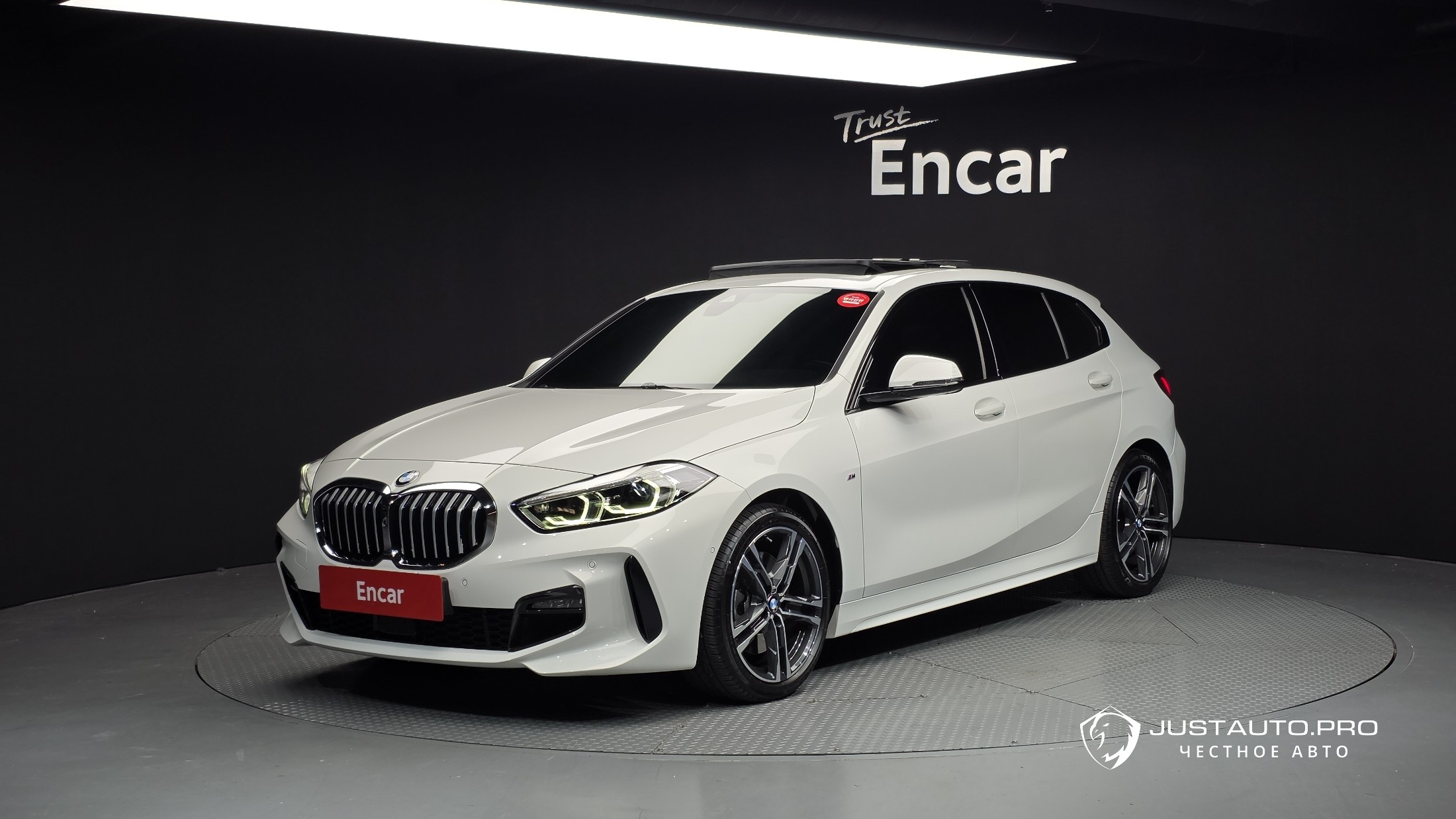 Автомобиль BMW 1-Series