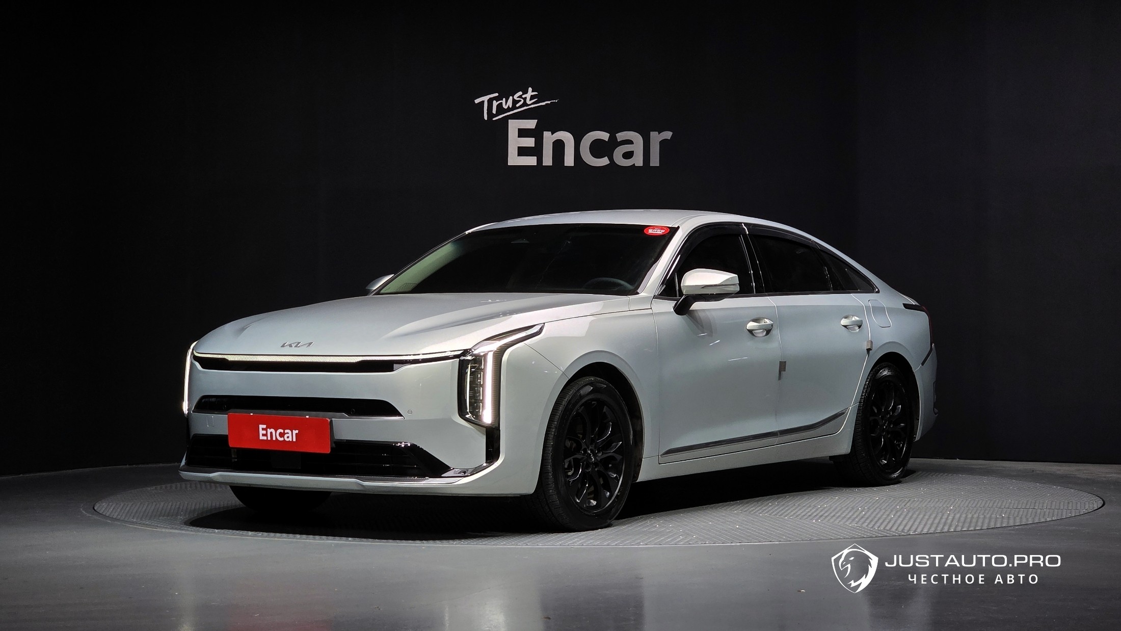 Автомобиль Kia K8