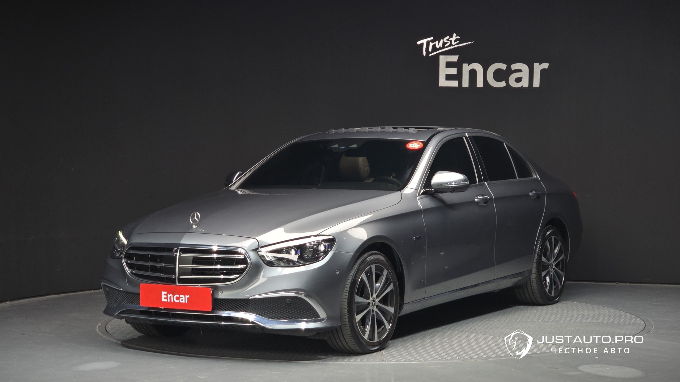 Автомобиль Mercedes-Benz E-Class