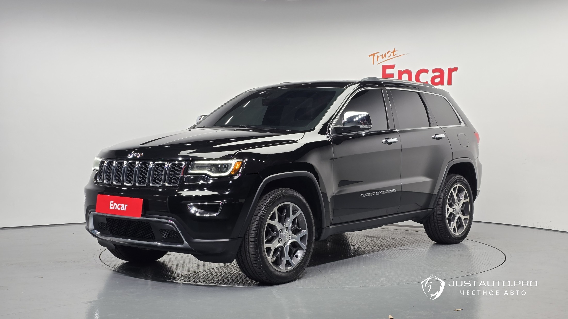 Автомобиль Jeep Cherokee