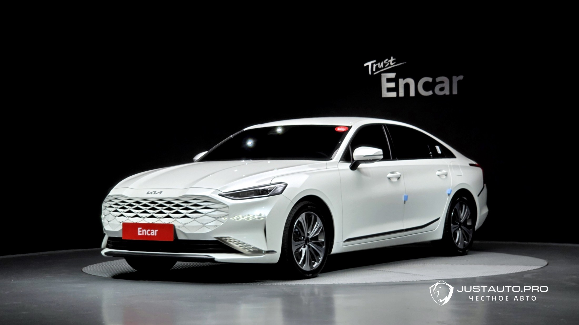 Автомобиль Kia K8