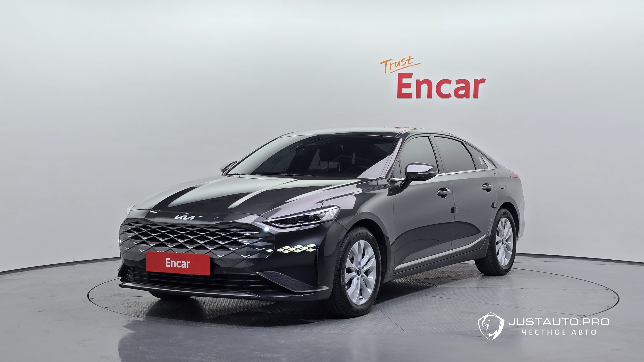 Автомобиль Kia K8