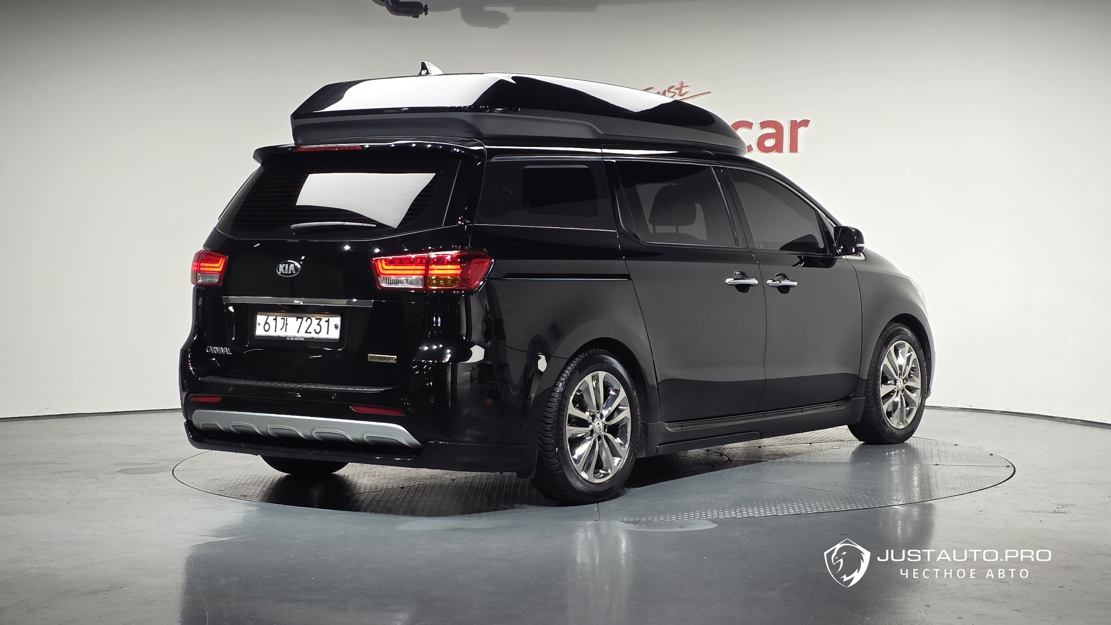 Автомобиль Kia Canival