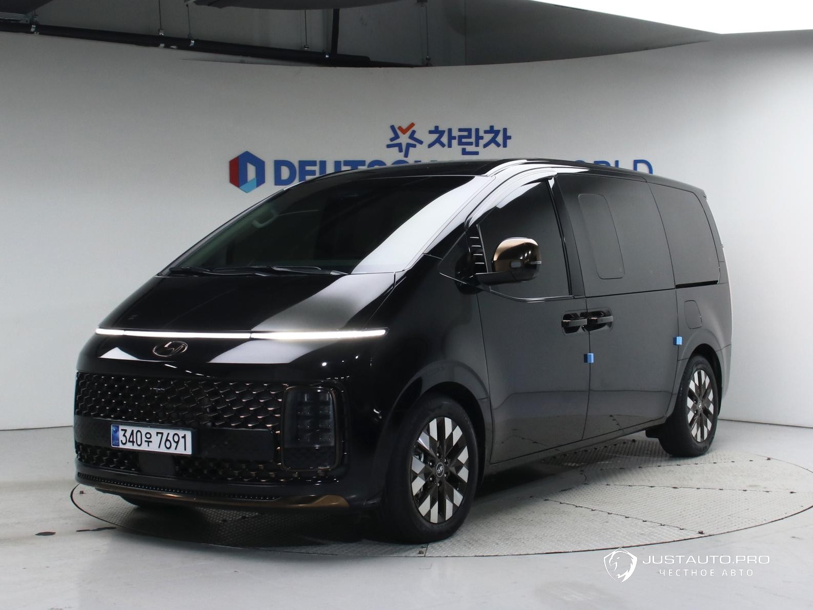 Автомобиль Hyundai Staria