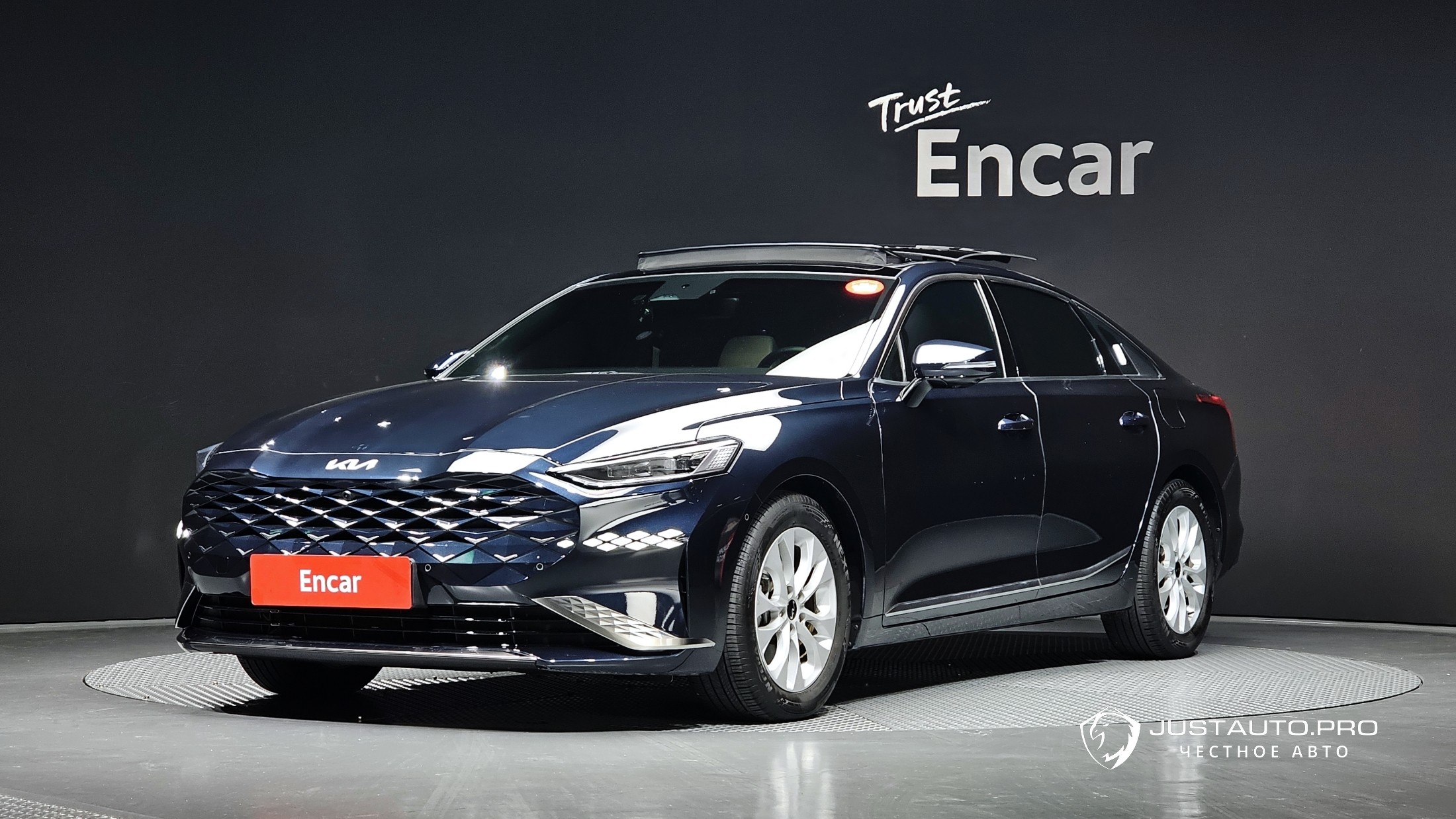 Автомобиль Kia K8