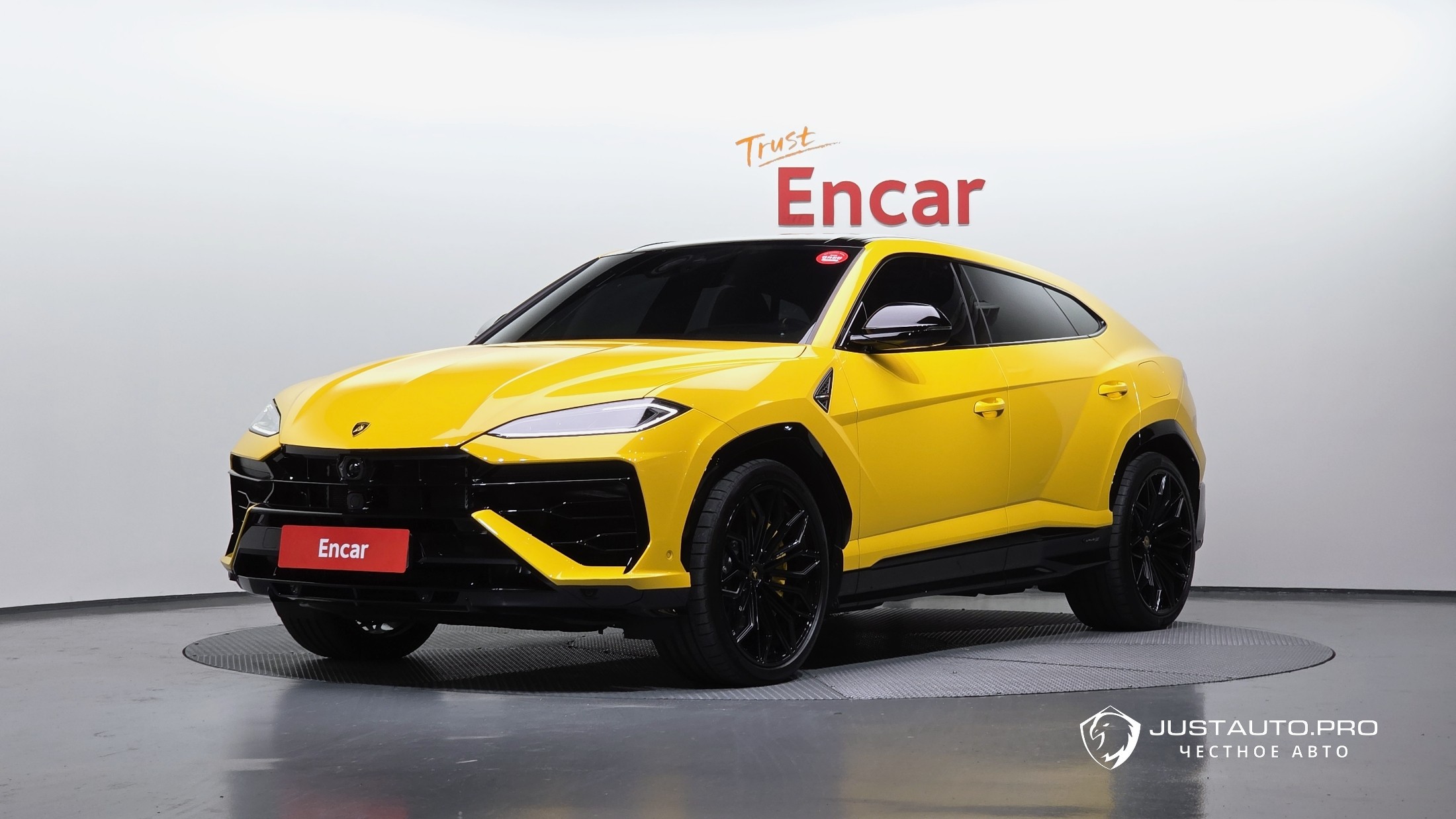 Автомобиль Lamborghini Urus