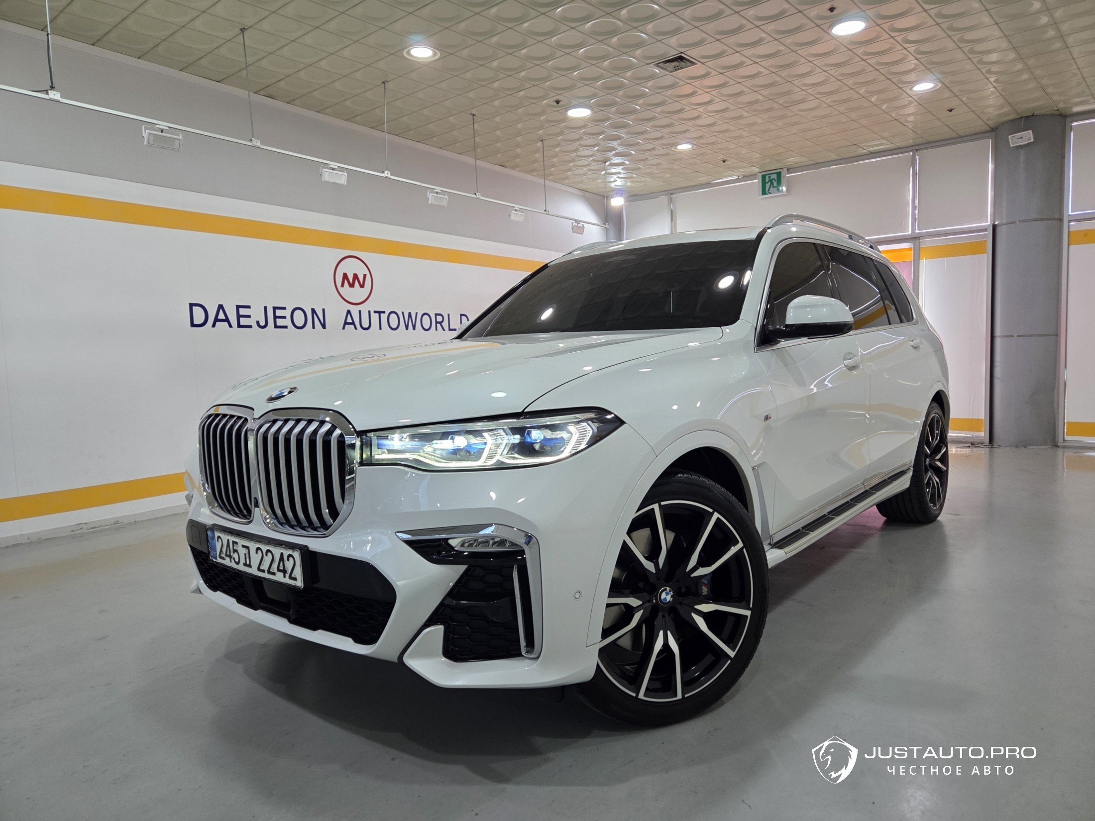 Автомобиль BMW X7