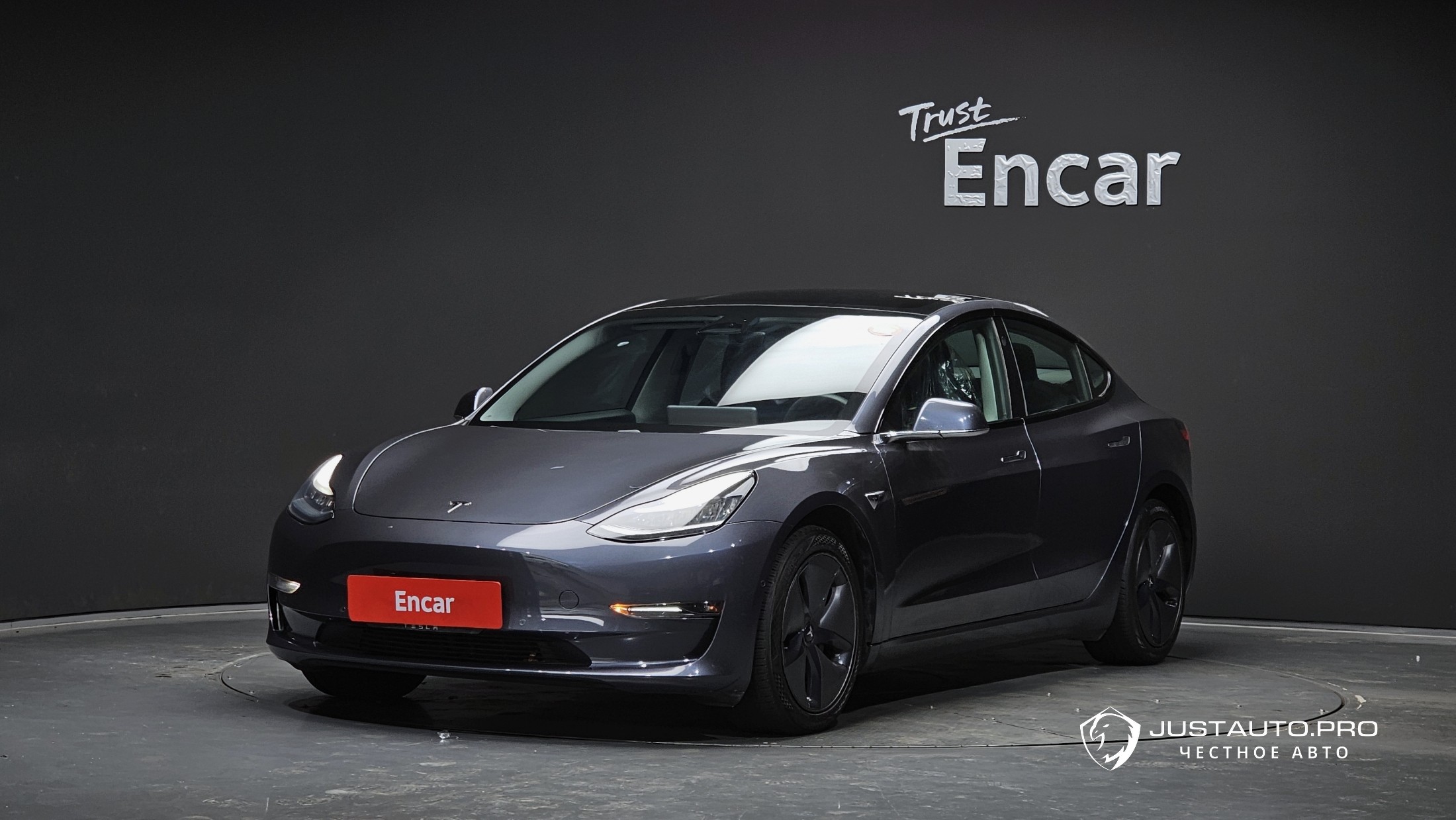 Автомобиль Tesla Model 3