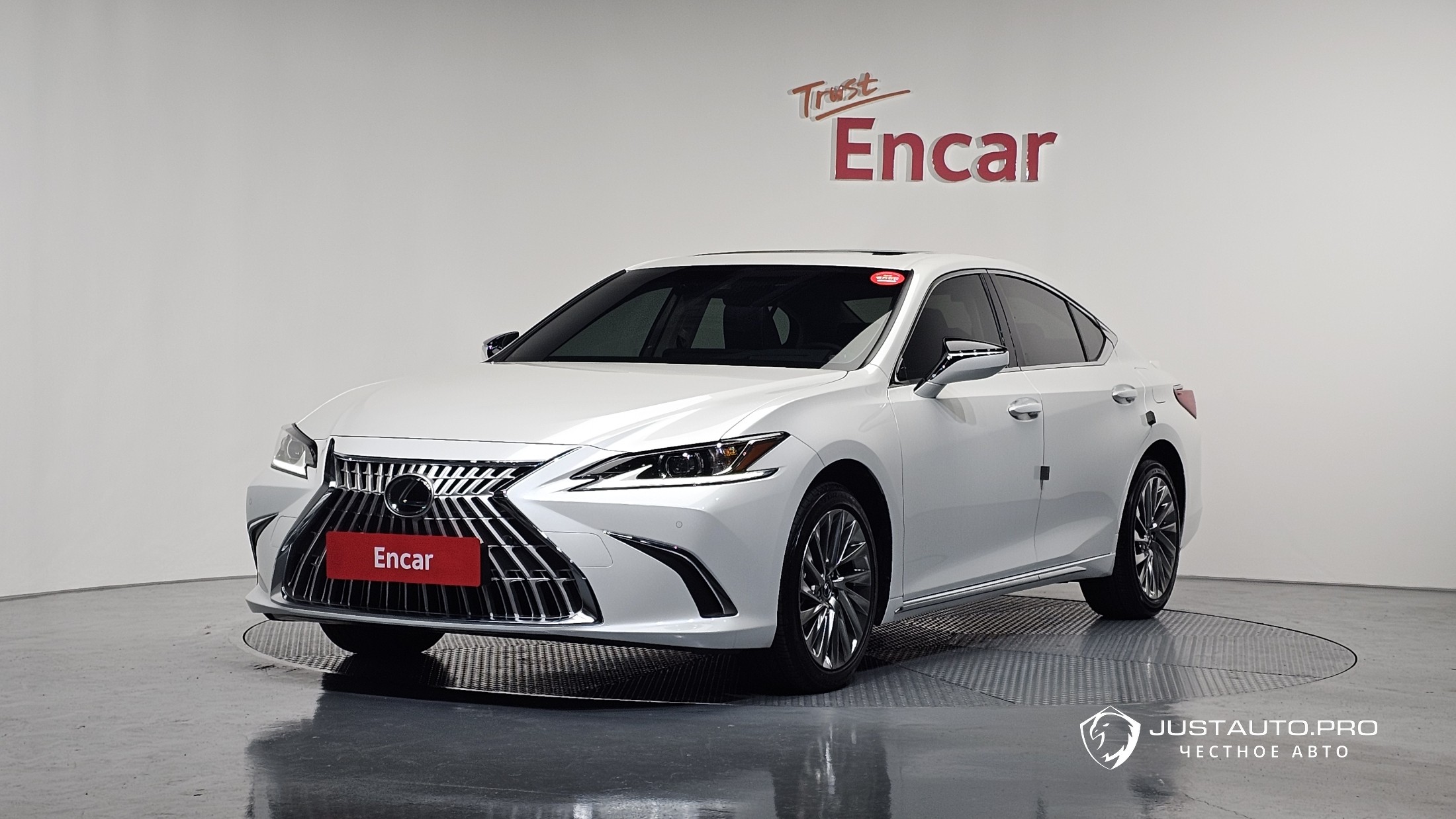 Автомобиль Lexus ES